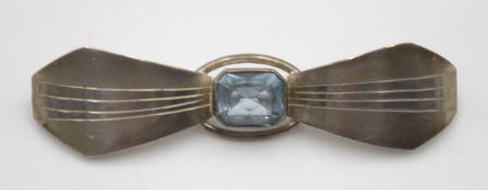 835er Silber-Brosche, Art-Déco, facc. hellblauer Stein, 6,1gr, L-6,2cm.