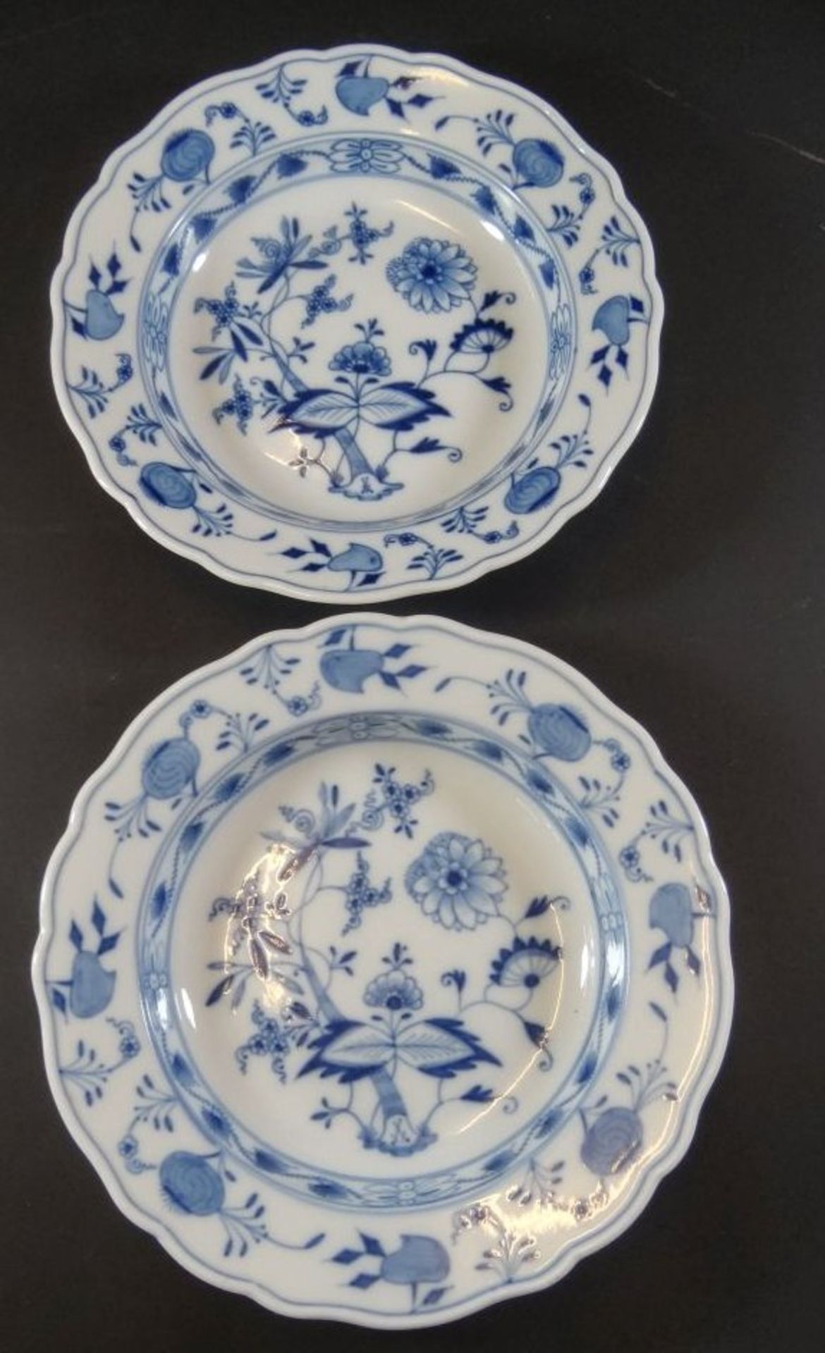 2x tiefe Teller "Meissen" Zwiebelmuster, D-22 cm, Knaufschwerter, 2.Wahl, 19.Jhd. - Bild 2 aus 5