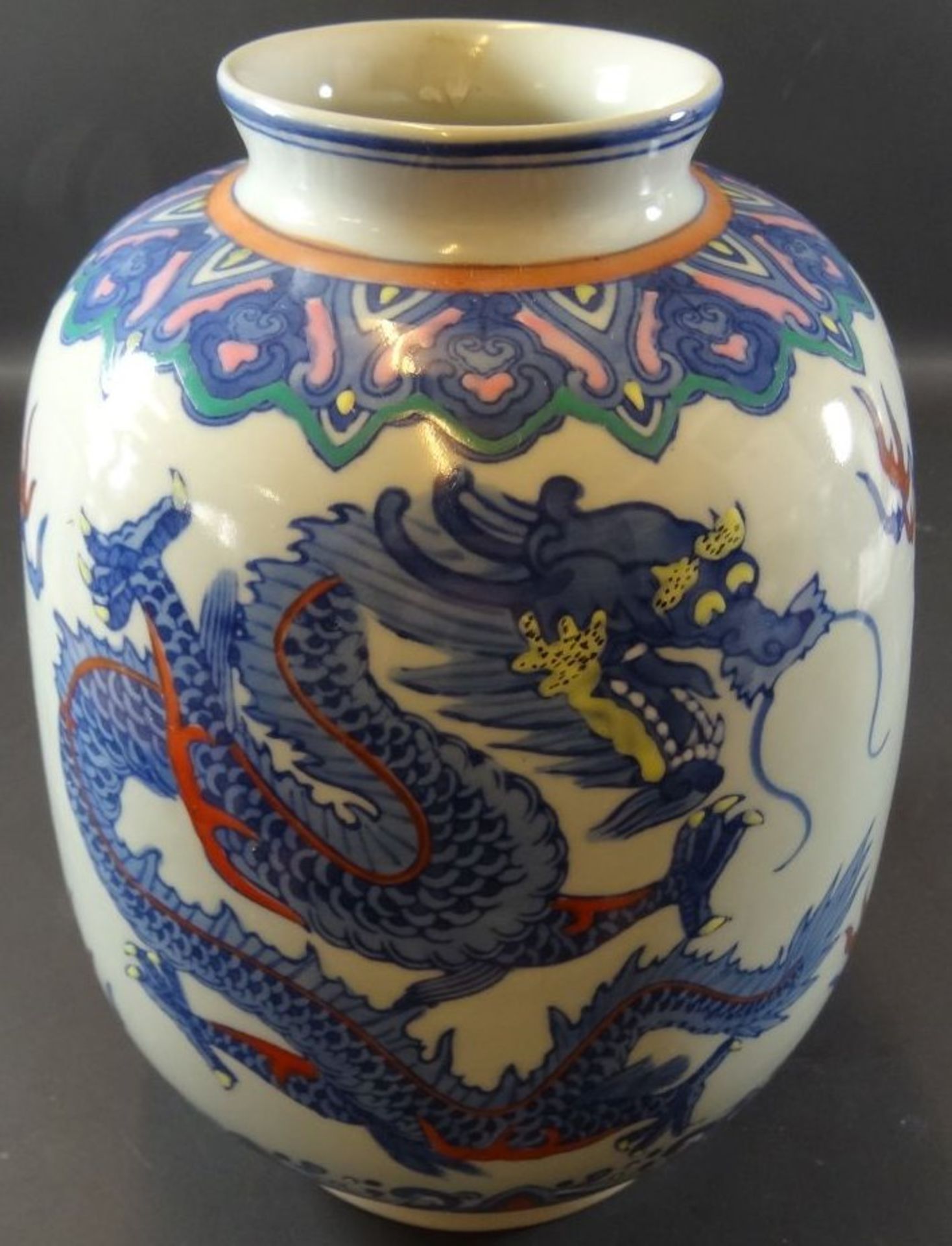 Vase mit Drachenmalerei, China, H-28 cm, chines. gemarkt - Image 2 of 6