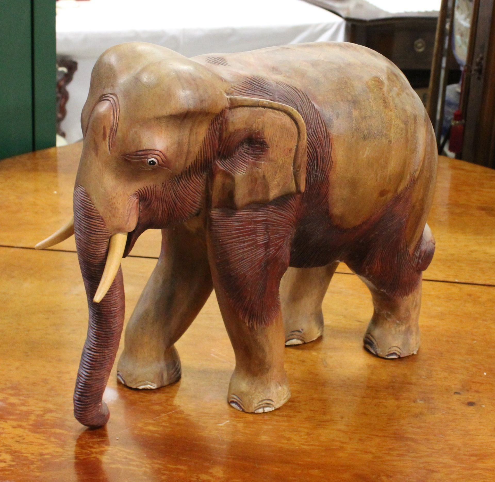 Holz-Elefant, wohl Thailand, H-40cm L-44cm.