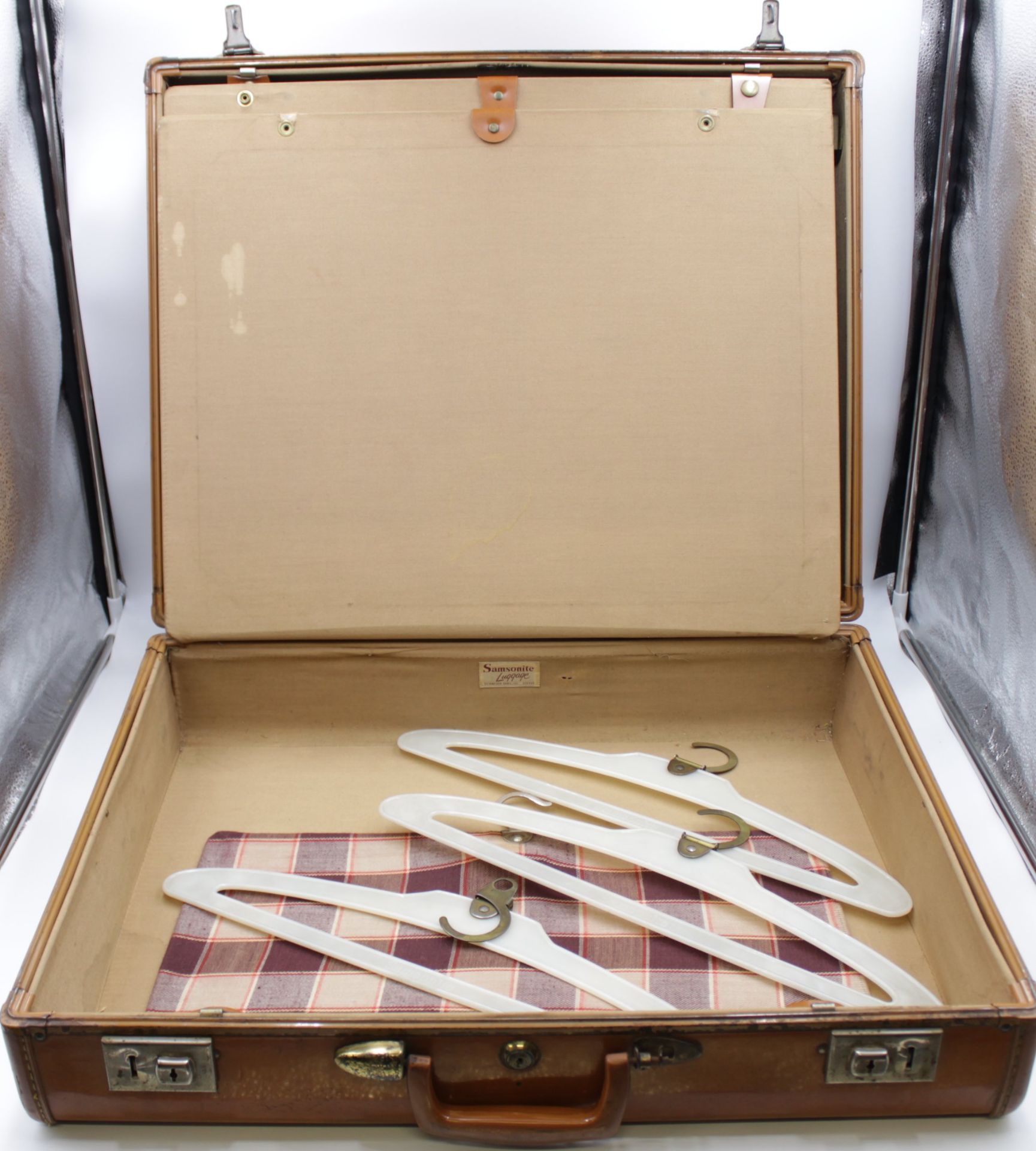 Koffer, Samsonite Luggage, Leder, wohl 40/50er Jahre, Gebrauchsspuren, ca. 49 x 62cm. - Bild 6 aus 8
