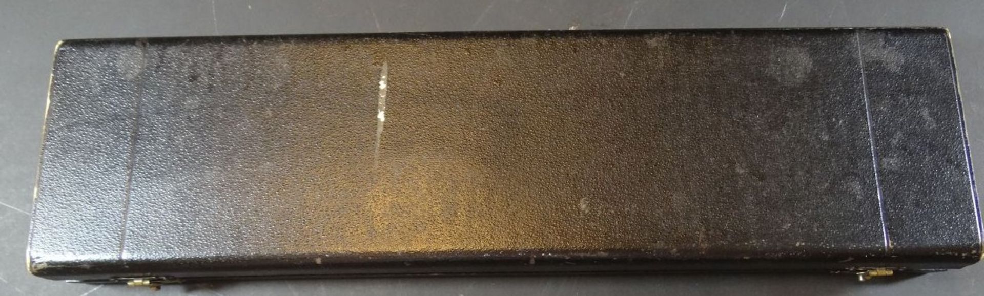 Tranchierbesteck in Kasten, versilberte Griffe mit Ziermonogramm, gut erhalten, Kasten , 36x9 cm - Image 5 of 5