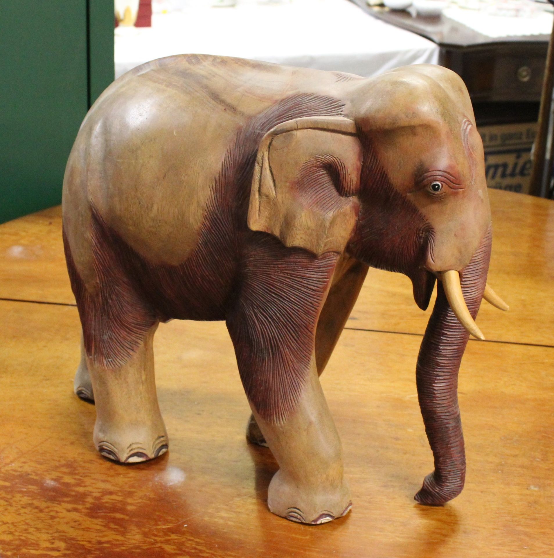 Holz-Elefant, wohl Thailand, H-40cm L-44cm. - Image 2 of 2