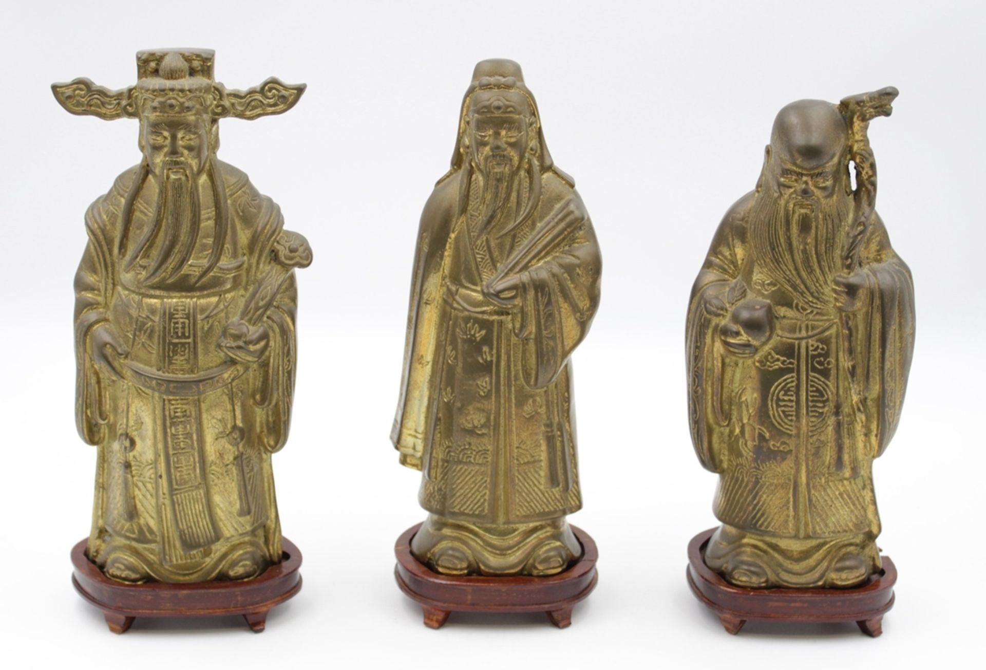 3x Figuren, Gelehrte, China, wohl Messing auf Holzsockel, je ca. H-25cm.