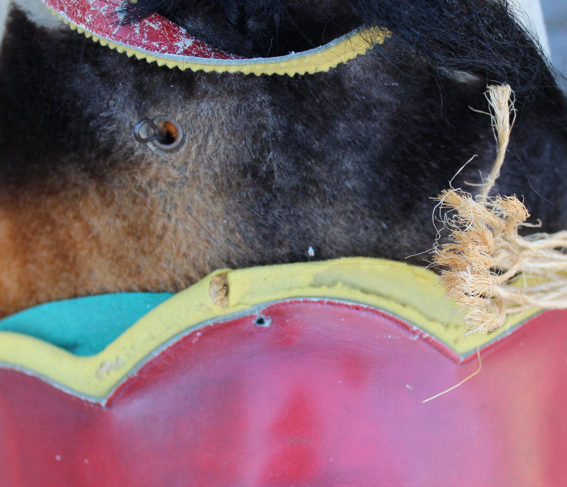 großes Steiff-Schaukelpferd, gesatteltes Pony mit Stimme, Knopf im Ohr,  Räder und Kufen, Brandstem - Bild 7 aus 10