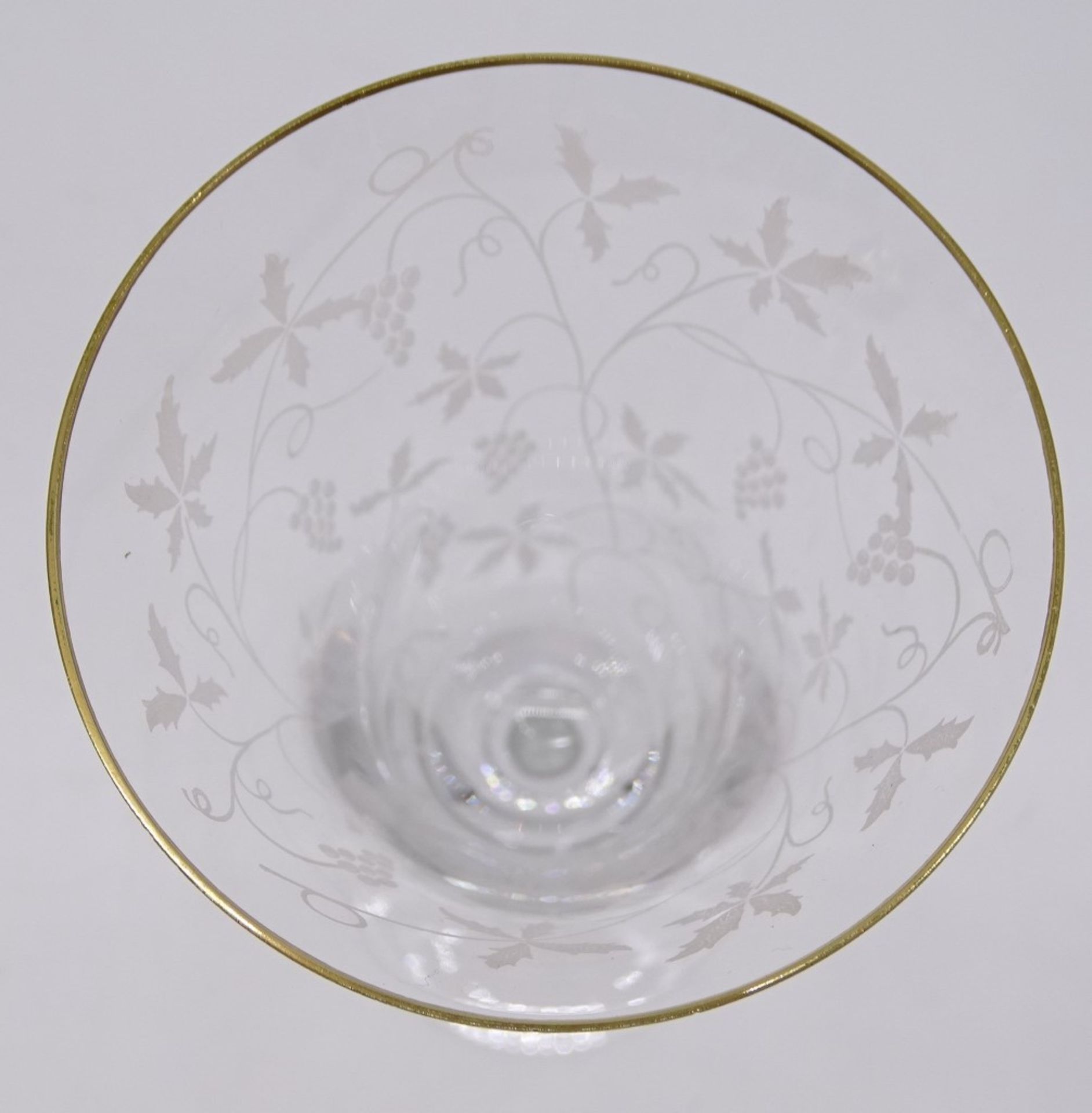 6 Sektkelche mit Weinrankendekor und Goldrand, H. 19 cm, Goldrand stellenweise leicht abgerieben - Bild 4 aus 5