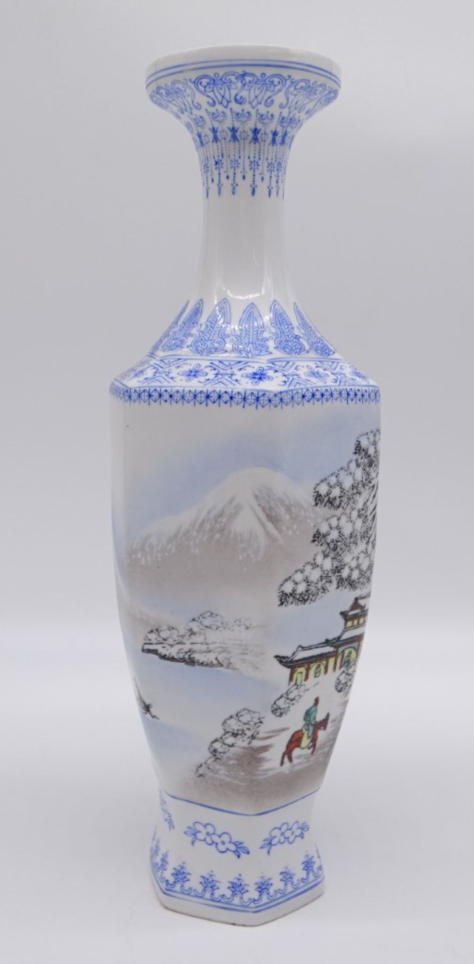 Chinesische Vase, Unterseite gemarkt, H. 30,7 cm, leichte Altersspuren - Image 4 of 8