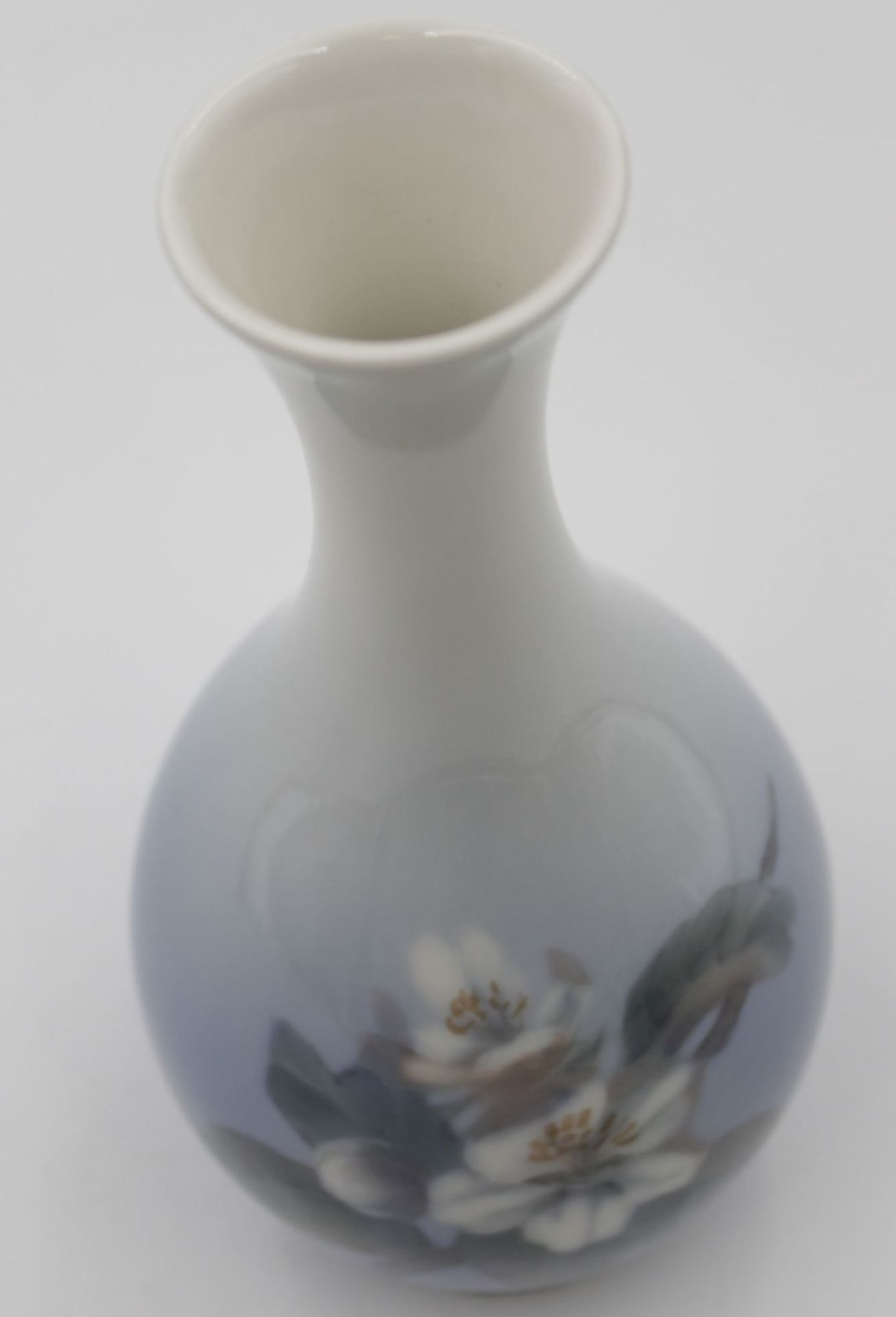 Vase Royal Copenhagen mit Kirschblüten , H-22cm - Image 2 of 5