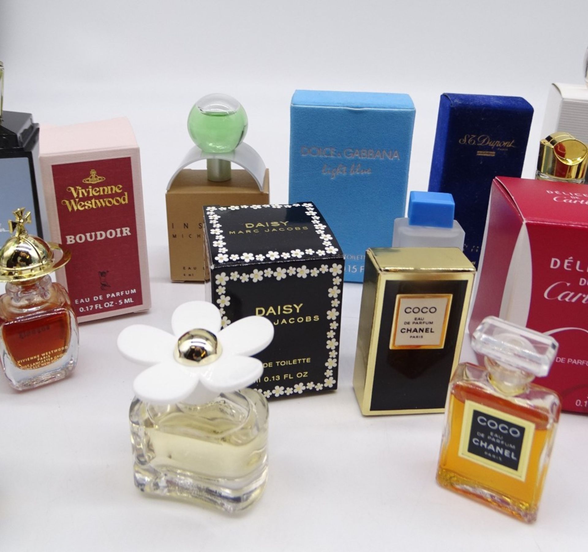 Konvolut Mini-Parfüms, gefüllt, ein Fläschchen nur zu drei Vierteln gefüllt - Bild 6 aus 8