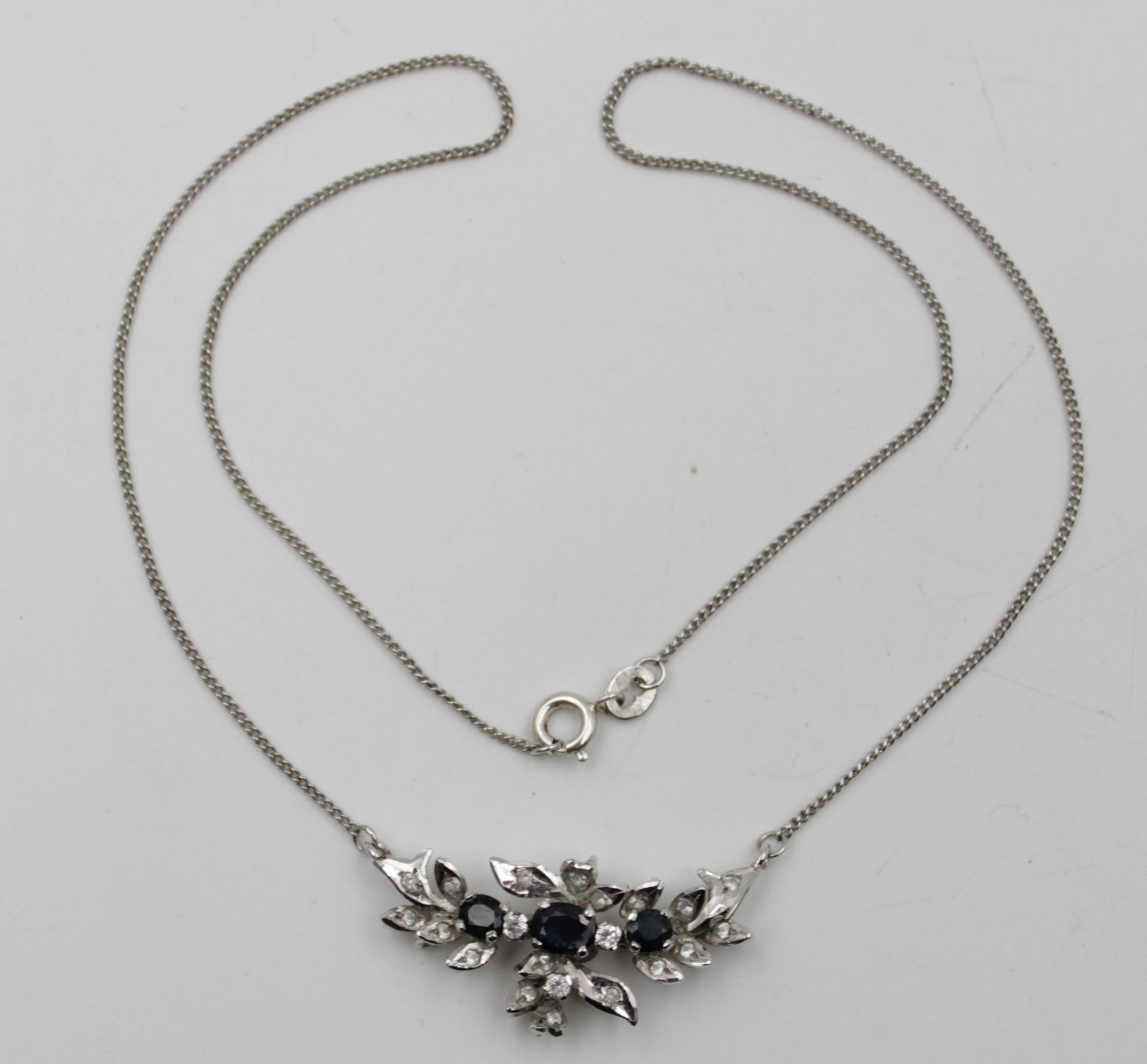 800er Silber-Collier, klare und blaue Steine, 5,2gr., ca. L-44cm.