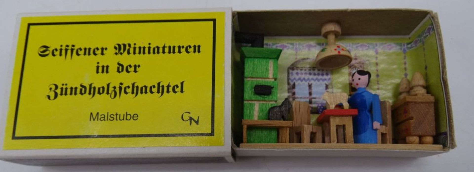 2x Seiffener Miniaturen in Streichholzschachteln, Bäckerei und Malstube - Bild 4 aus 4