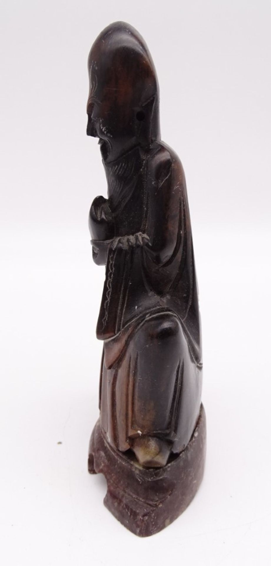 Mönchnfigur auf Steinsockel, geschnitzt, China, H. 17 cm - Bild 6 aus 8
