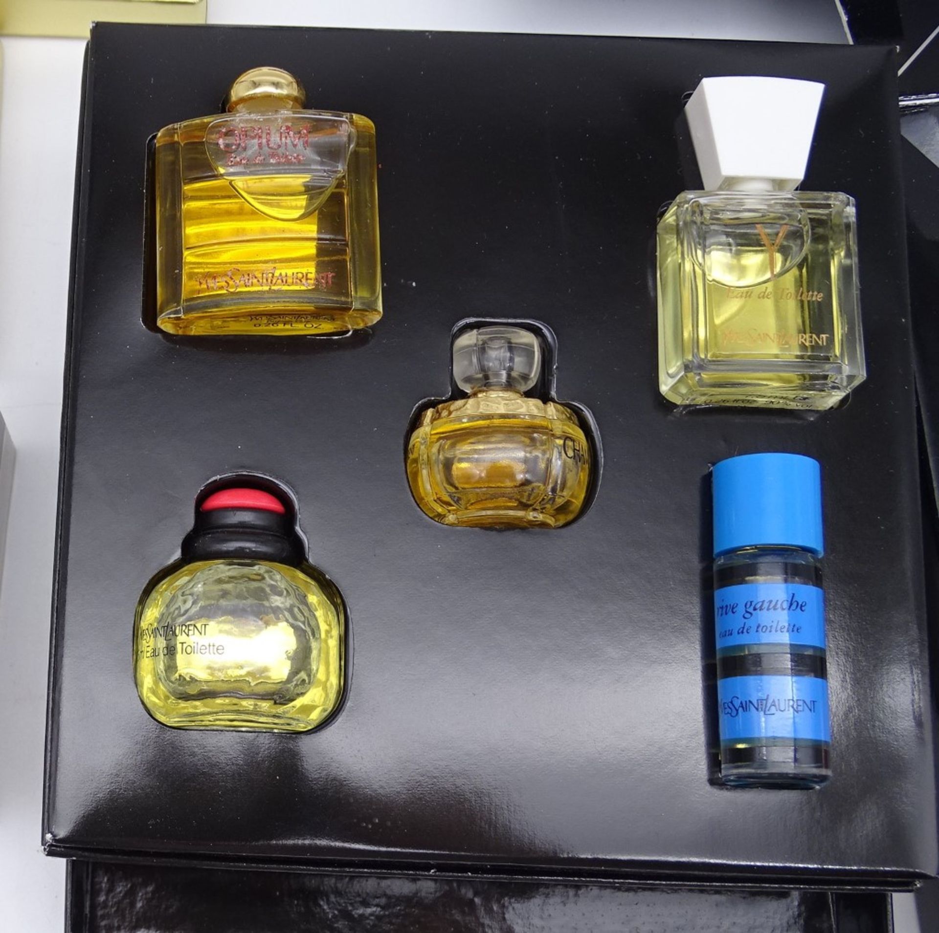 8 Schachteln mit Parfumminis, darunter Yves Saint Laurent, Dior, Lagerfeld, Estée Lauder, Elizabeth - Bild 7 aus 11