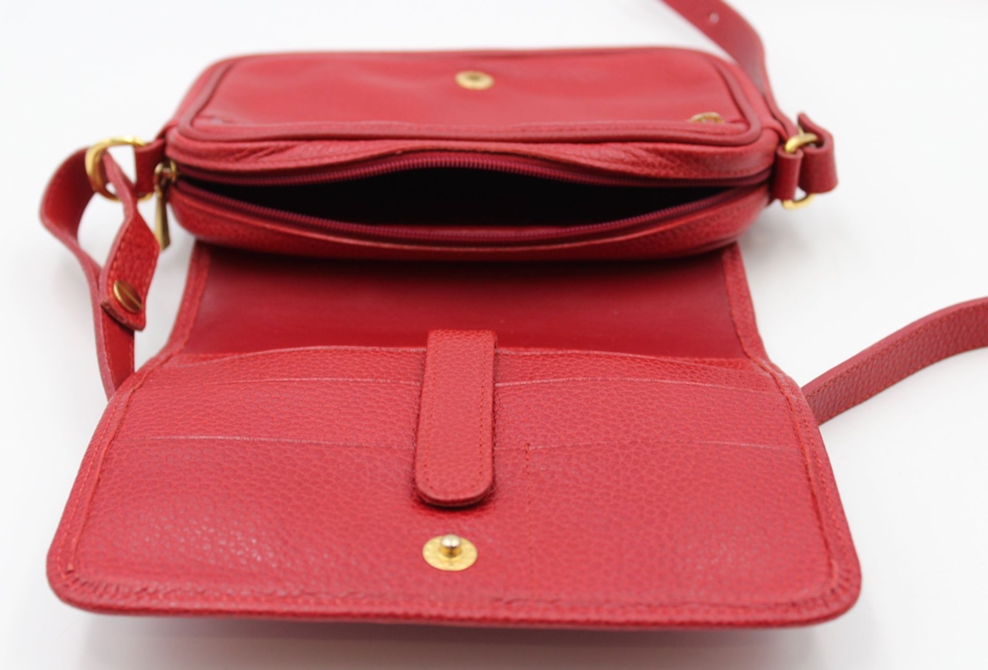 kl. Handtasche, rotes Leder, Longchamp, leichte Tragespuren, ca. 13 x 17cm. - Bild 5 aus 6