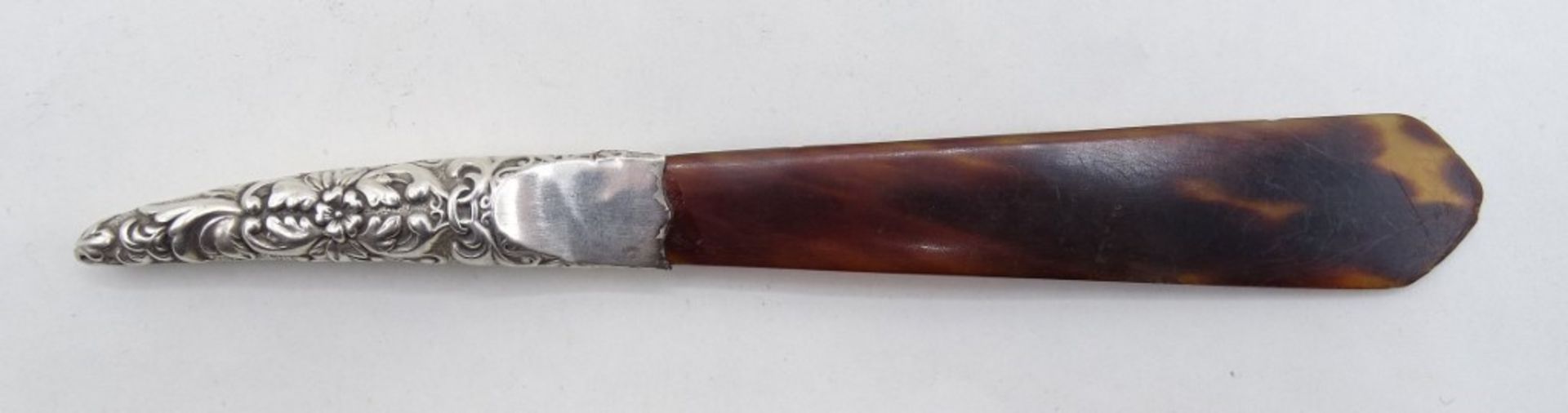 Brieföffner, Hornimitat mit Silbergriff (gepr.), Punze nicht mehr lesbar, L. 14,5 cm, 6 gr., mit Al - Bild 2 aus 6