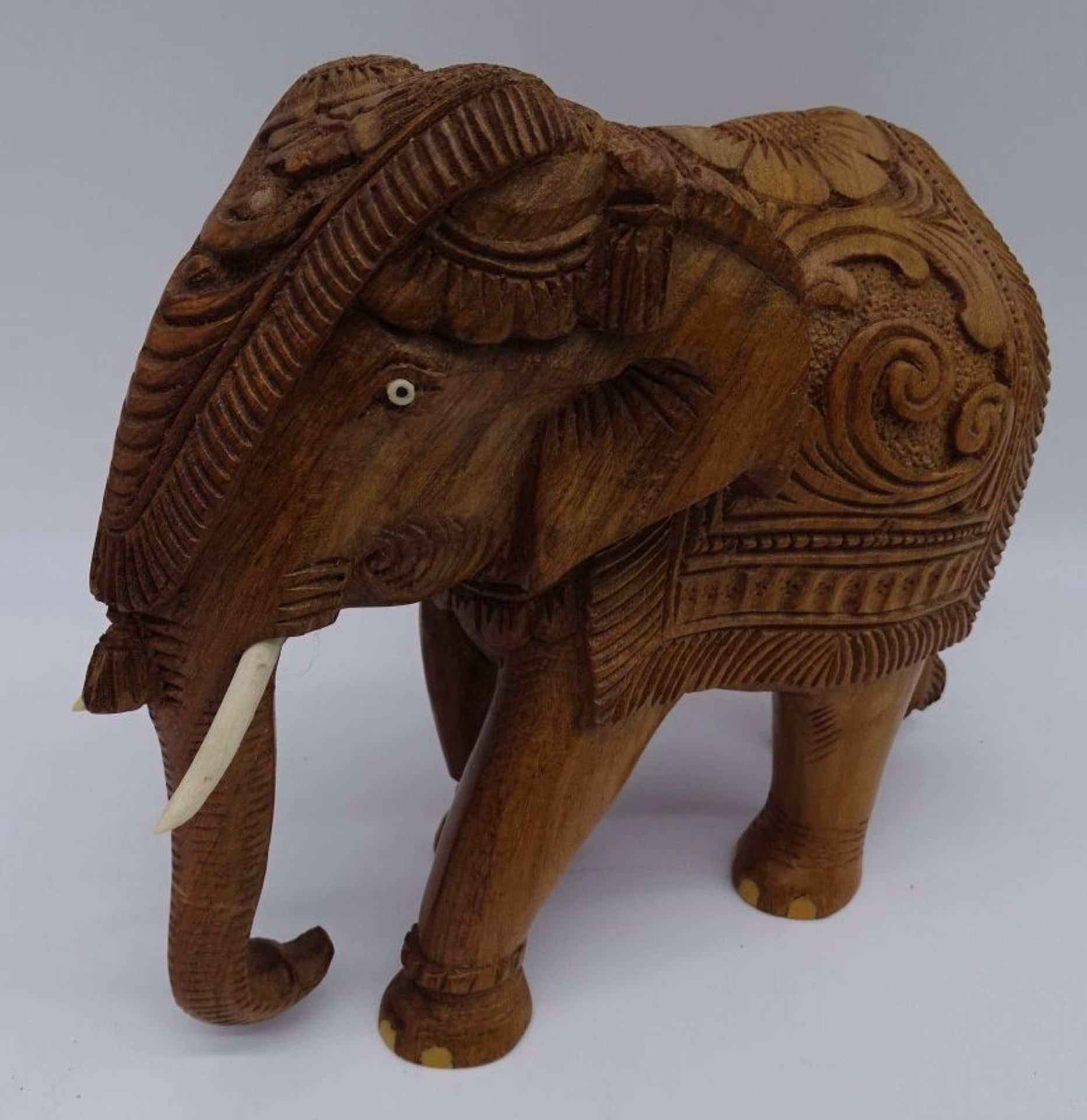 beschnitzter indischer Elefant, H-20 cm, L-23 cm - Bild 2 aus 5
