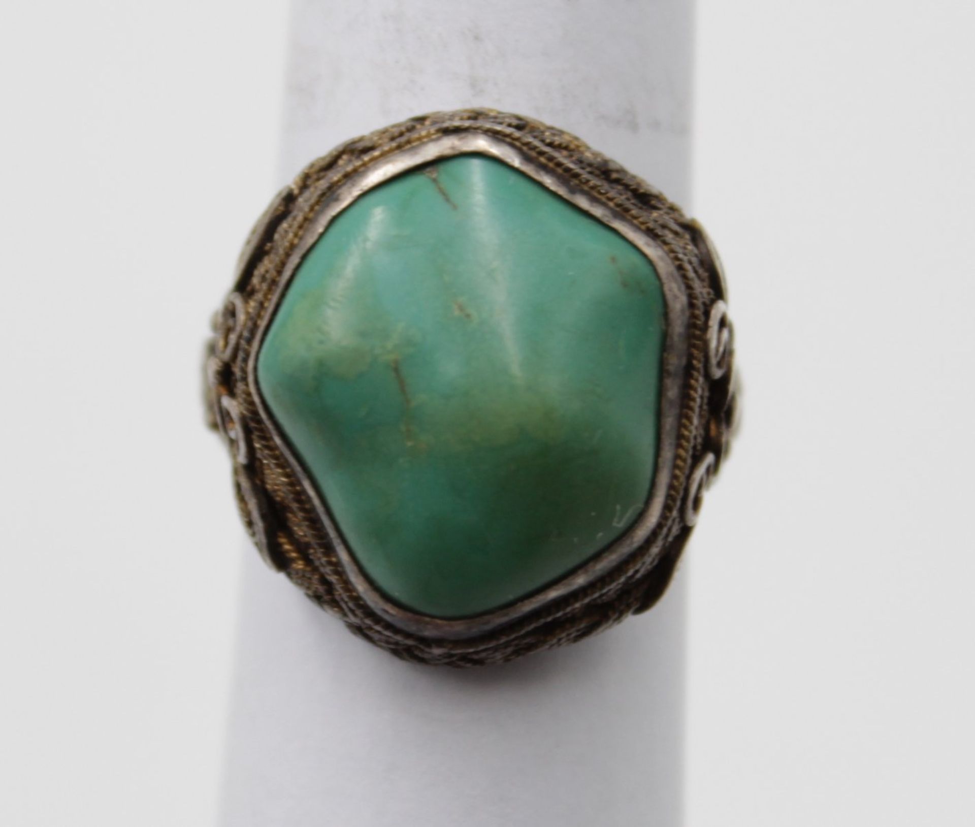 Ring mit türkisem Stein, Silber (gepr), wohl China, offen Schiene, ca. 8,7gr., getragen Erhaltung - Bild 3 aus 5