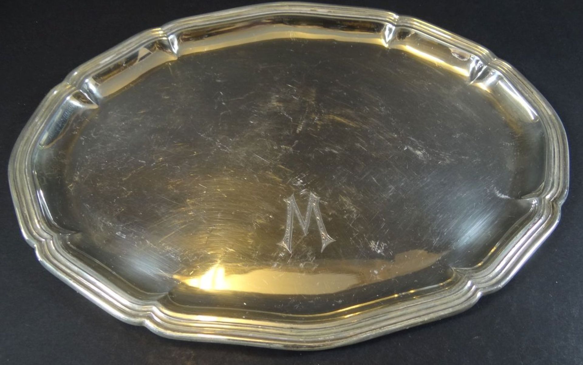 ovales Silber-830-Tablett, Monogramm M, 27x20 cm, 281 gr.