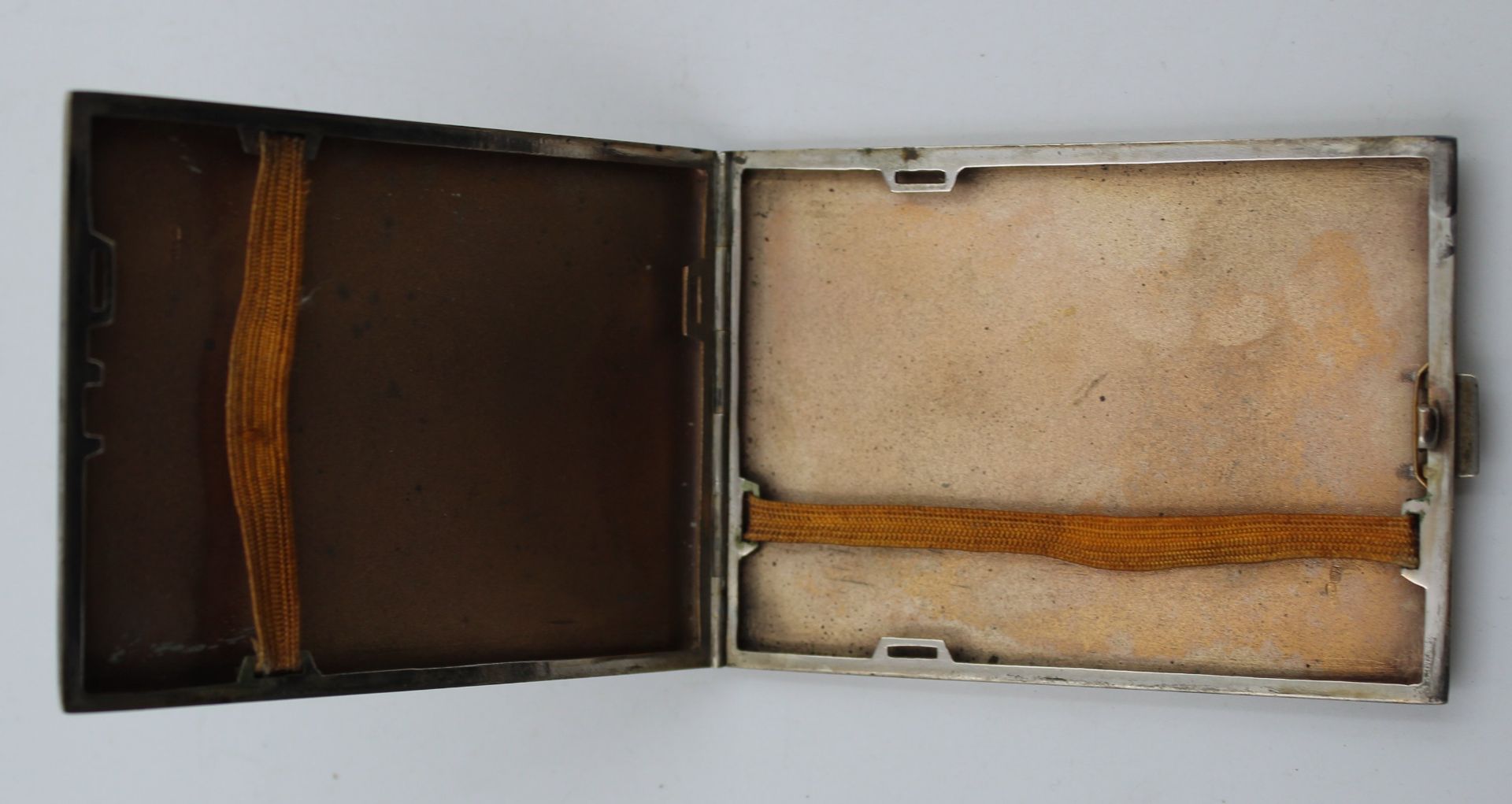 Zigaretten-Etui, versilbert, wohl 20/30er Jahre, ca. 7,5 x 10cm. - Bild 2 aus 3
