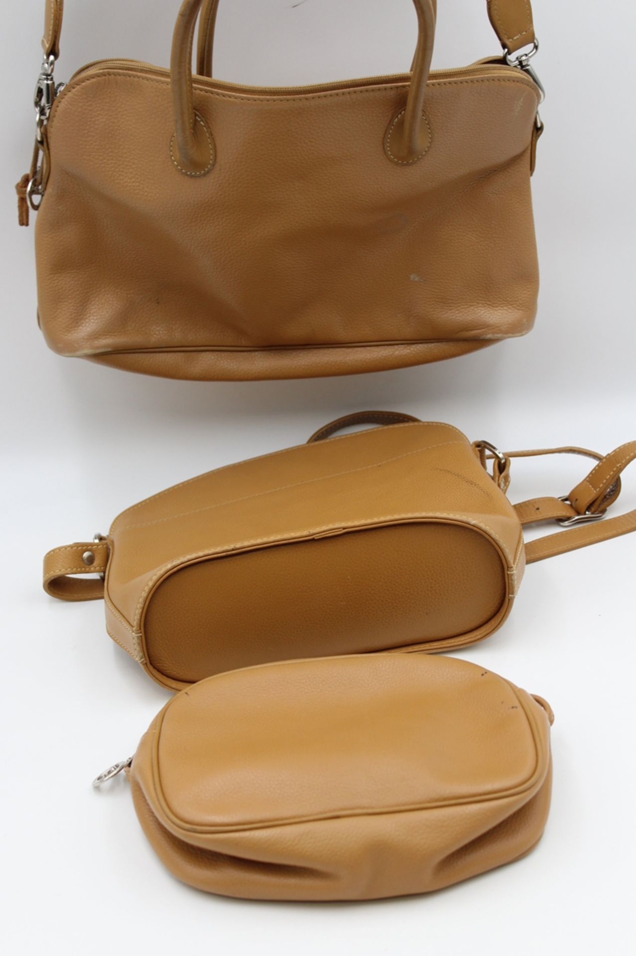 3x div. Handtaschen, Longchamp, Leder, beige, teilw. Tragespuren, Größte ca. 20 x 30cm. - Bild 8 aus 8