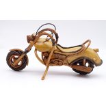 Motorradmodel aus Holz, ca. 34 x 17 cm, leicht reinigungsbedürftig