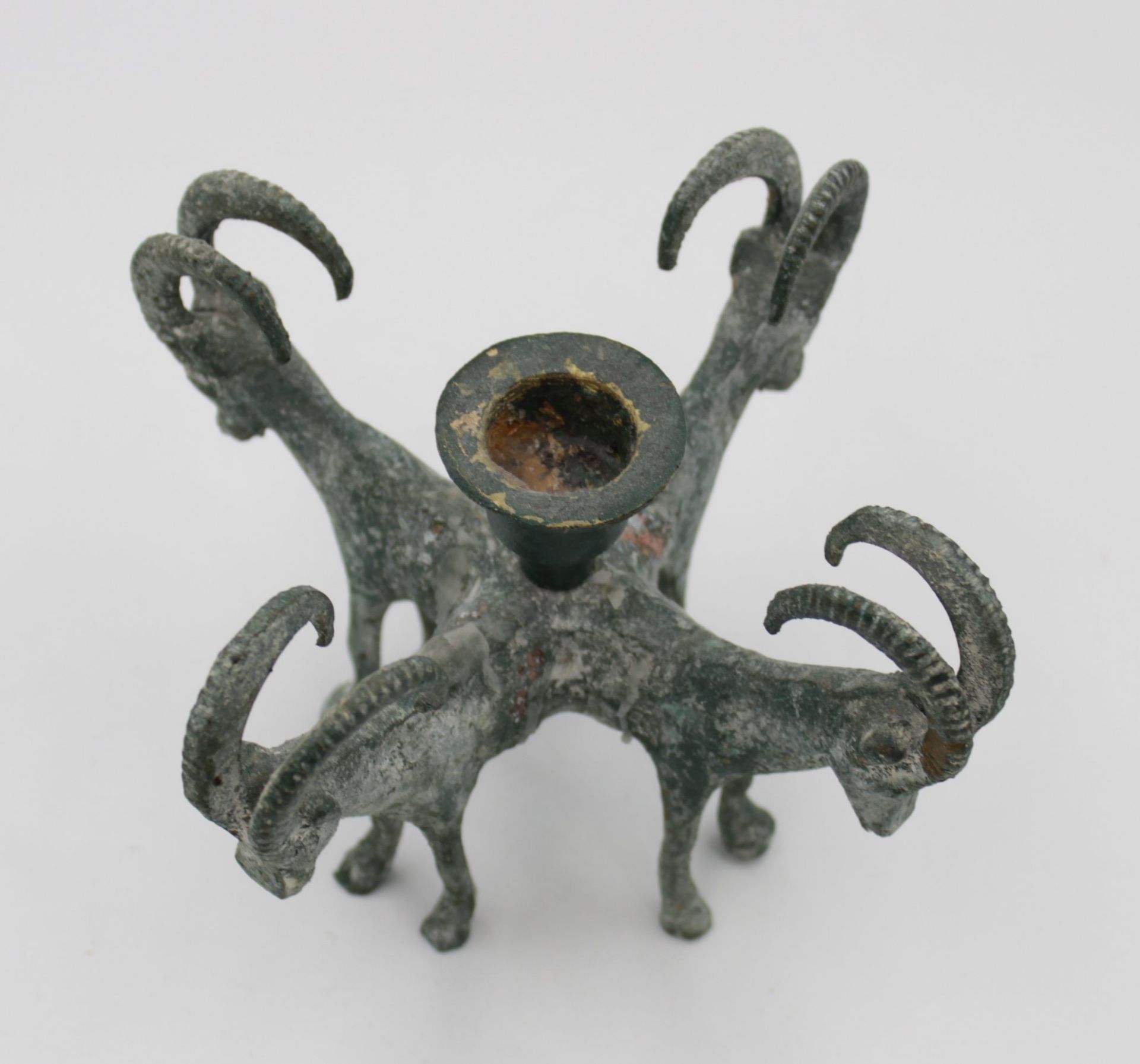 Leuchter, Steinböcke, Bronze, starke grüne Patina, ca. H-11cm D-17,5cm. - Bild 2 aus 3