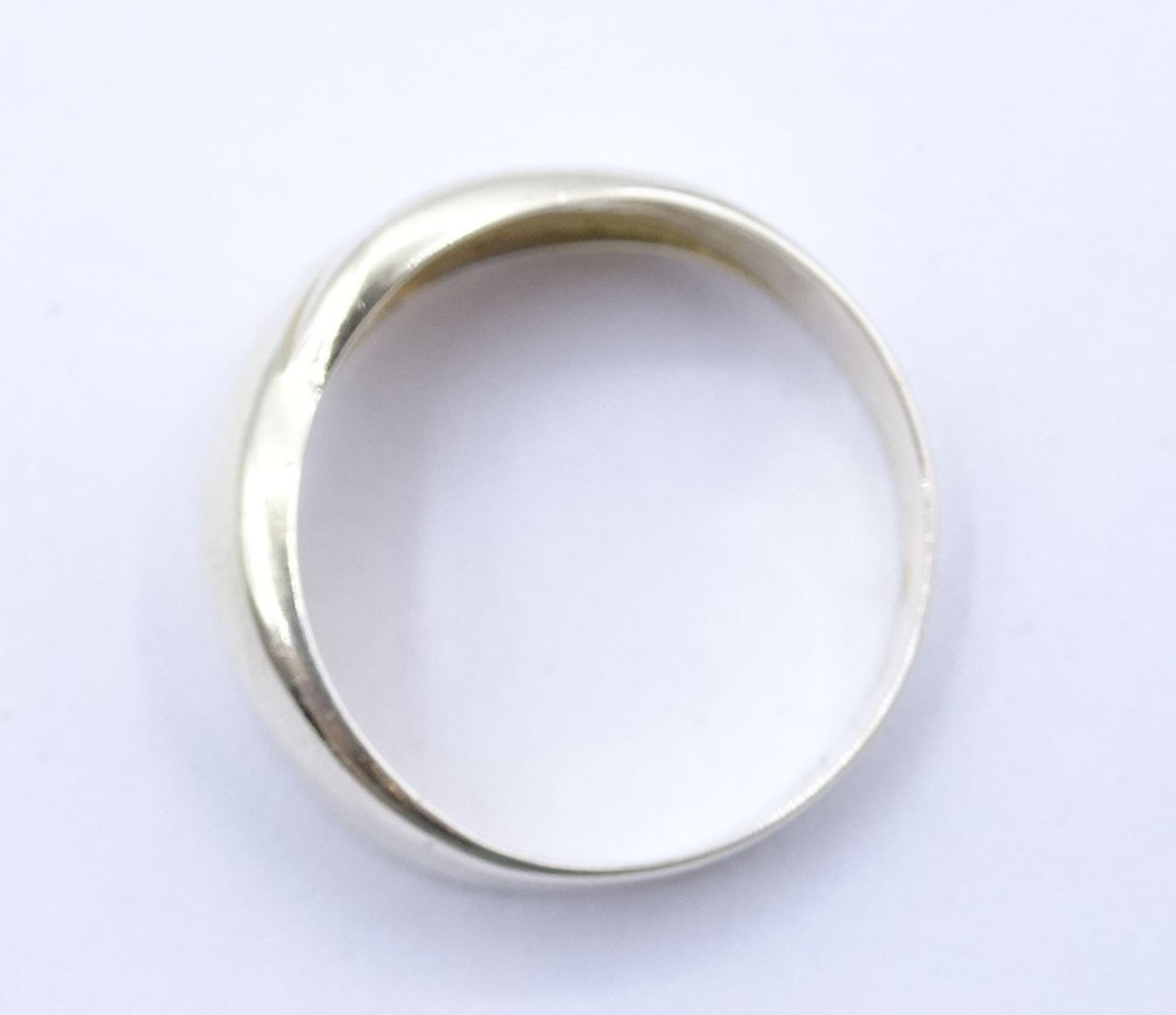 Ring aus 333er-Gelbgold mit kleinem Diamanten von 0,005 ct., 2,27 gr., RG 57, leichte Alters- und T - Bild 6 aus 7