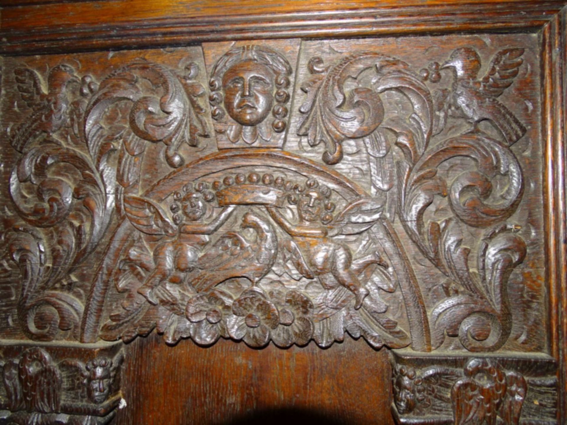 Barockschrank, Eiche, reich beschnitzt mit Säulen, verdecktes Schlüsselloch, H-ca. 215 cm, B-ca. 18 - Bild 14 aus 14