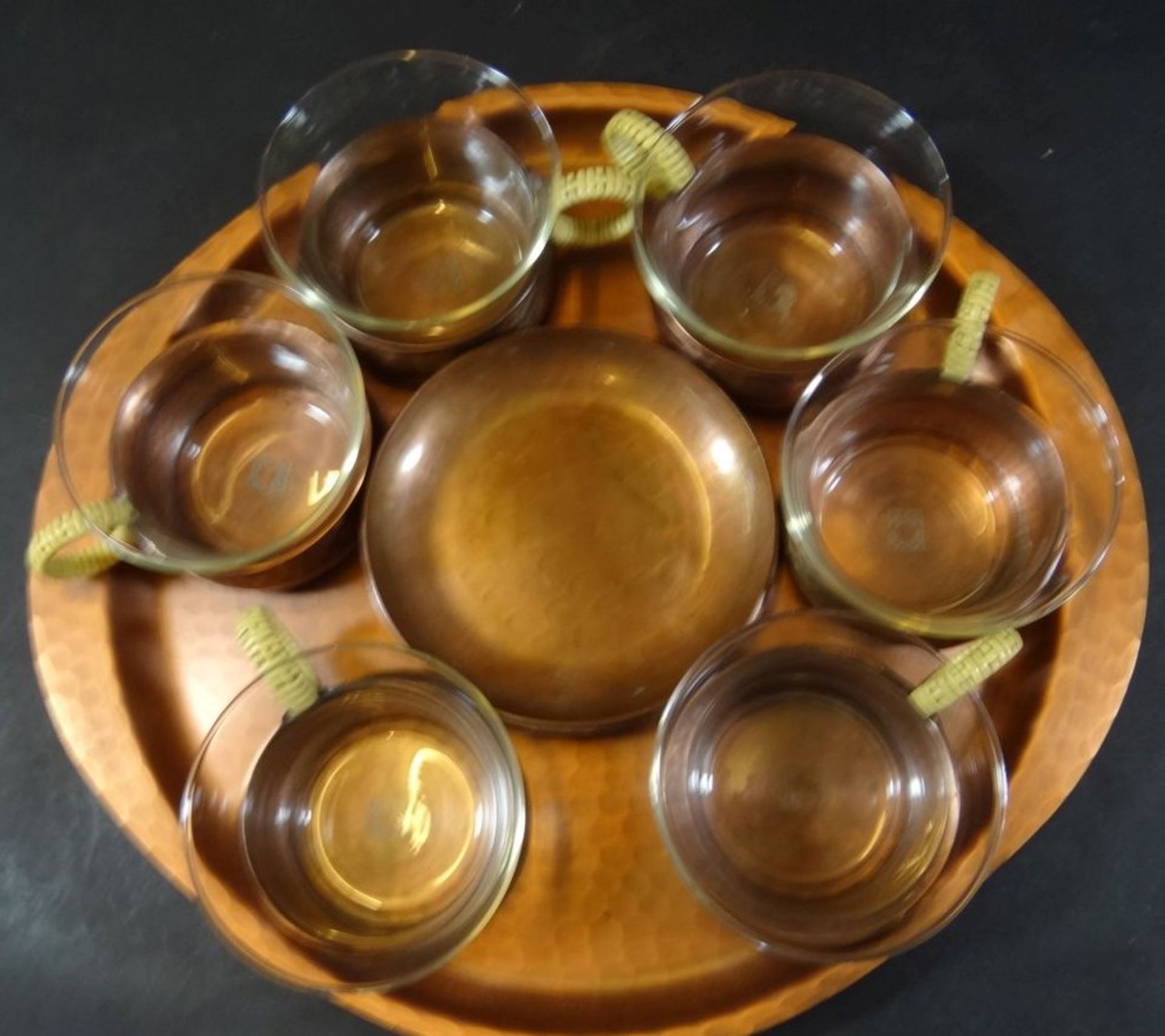 rundes Kupfer-Tablett mit 6 Teeglashalter und Teegläser "Zint" Handarbeit, Gläser Jenaer Glas, D-33 - Bild 4 aus 4