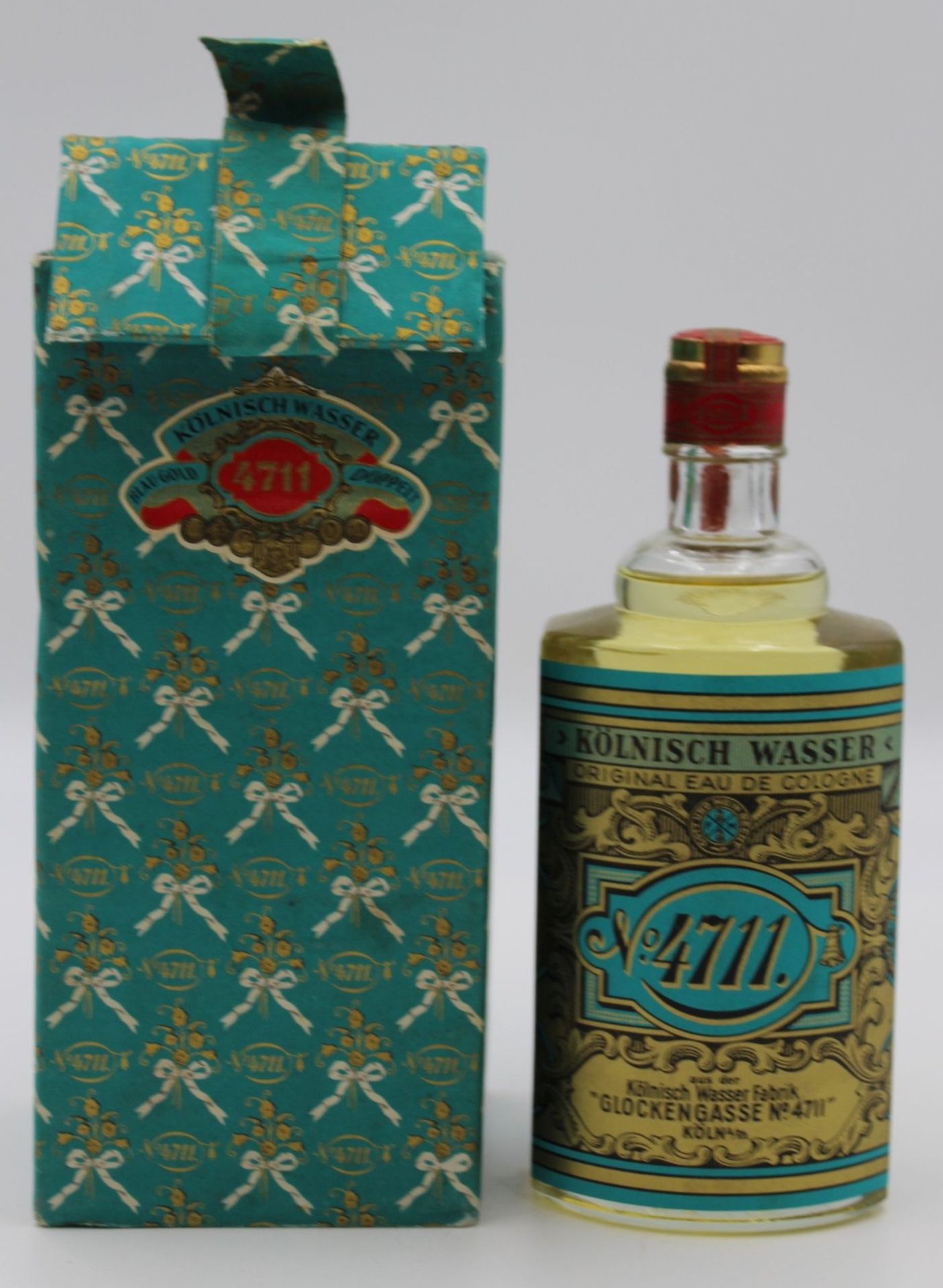 Eine Volle Flasche 4711 Kölnisch Wasser in alter Originaler Verpackung , wohl nicht zusammengehörig
