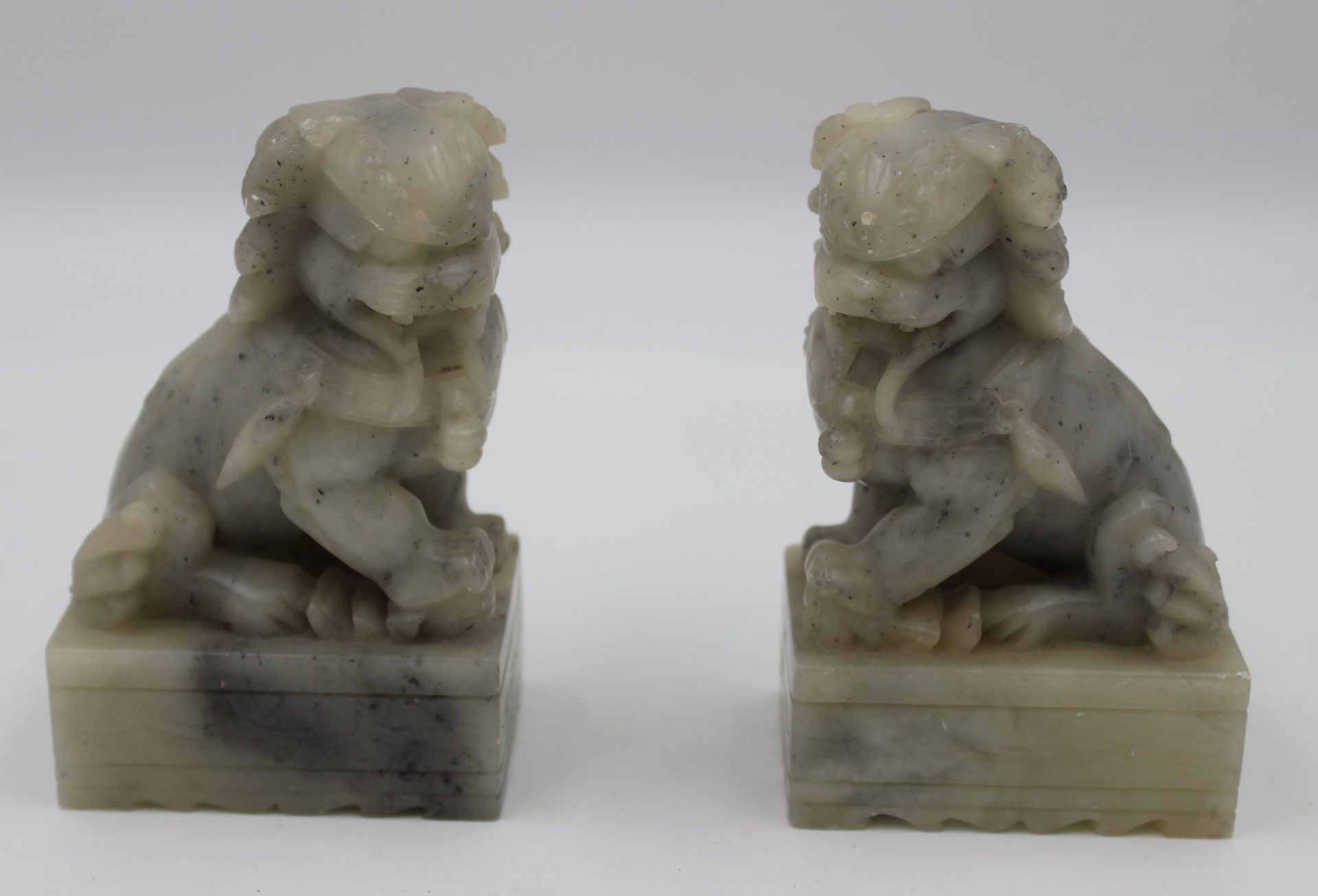 Paar Fu-Hunde, Speckstein, China, ca. H-12,5cm B-8cm, div. kl. Abplatzer
