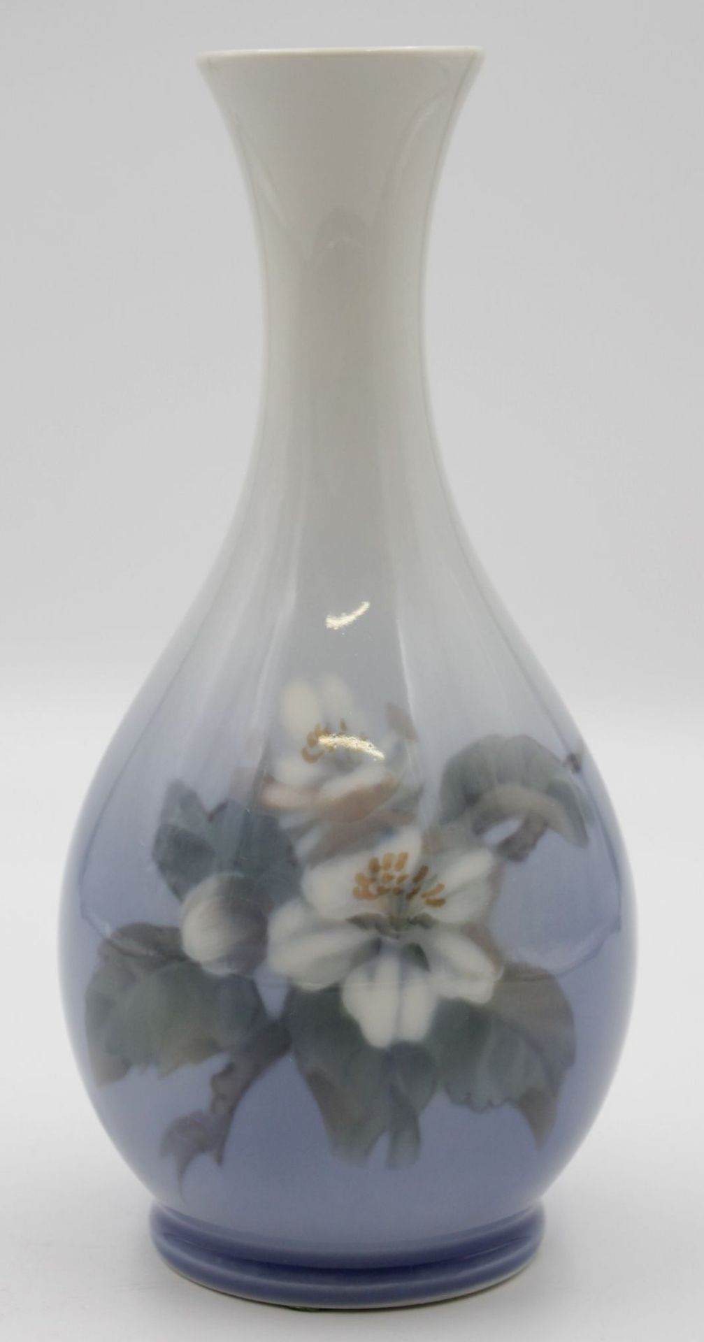 Vase Royal Copenhagen mit Kirschblüten , H-22cm