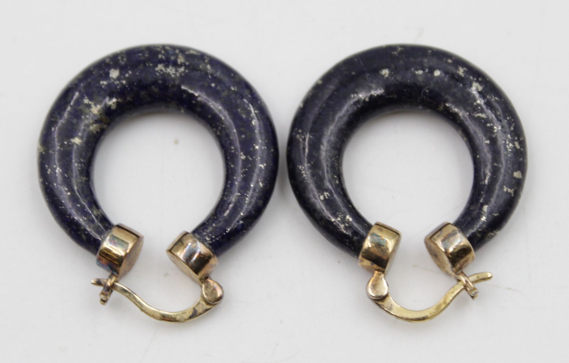 Paar Lapislazuli-Creolen mit 925er Silbermonturen, L-2,9cm. - Bild 2 aus 3