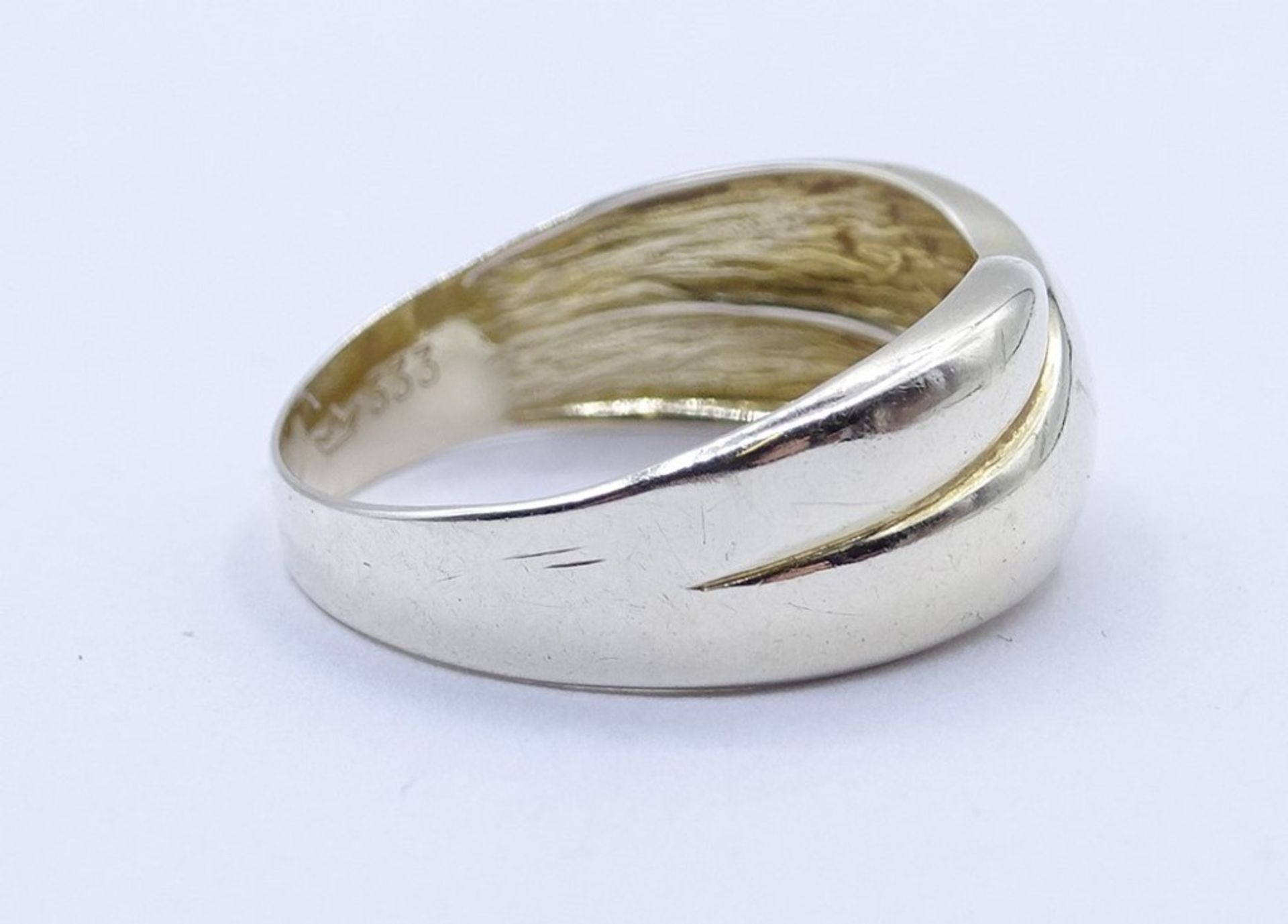 Ring aus 333er-Gelbgold mit kleinem Diamanten von 0,005 ct., 2,27 gr., RG 57, leichte Alters- und T - Bild 3 aus 7
