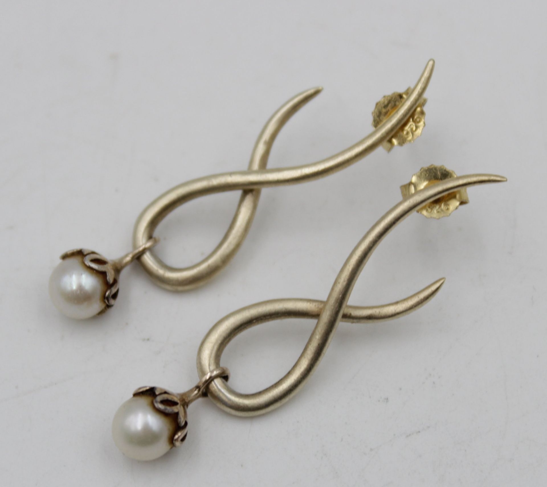 Ein Paar Ohrstecker mit Perle , Silber 925 vergoldet , L-4,5 cm G-5,2 gr.