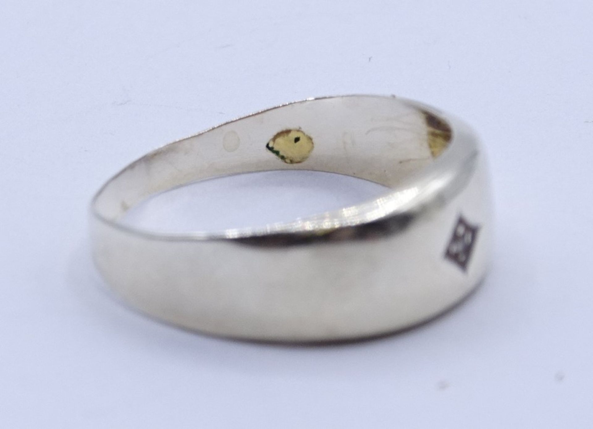 585er-Gelbgoldring mit kleinem Diamanten von 0,005 ct., RG 60, 2,07 gr., Ringschiene leicht verboge - Bild 6 aus 6
