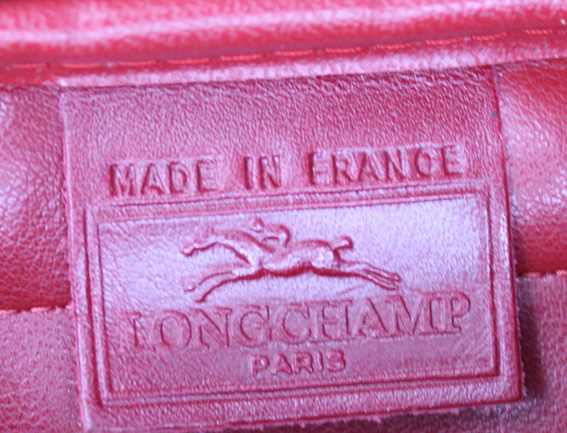 kl. Handtasche, rotes Leder, Longchamp, leichte Tragespuren, ca. 13 x 17cm. - Bild 6 aus 6