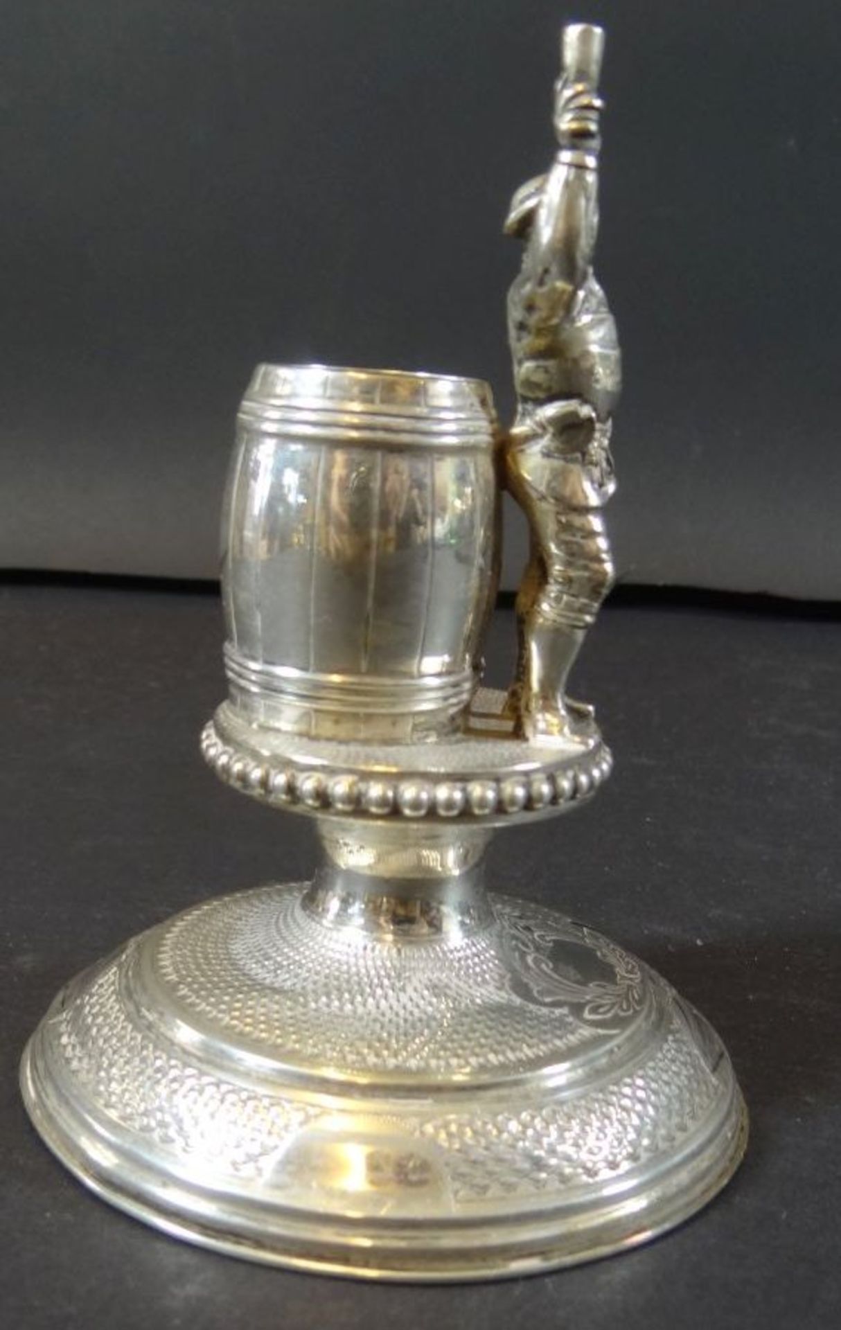 Kerzenhalter mit Falstaff vor Bierfass, 12 lötiges Silber, H-12 cm, 89 gr. - Bild 3 aus 5
