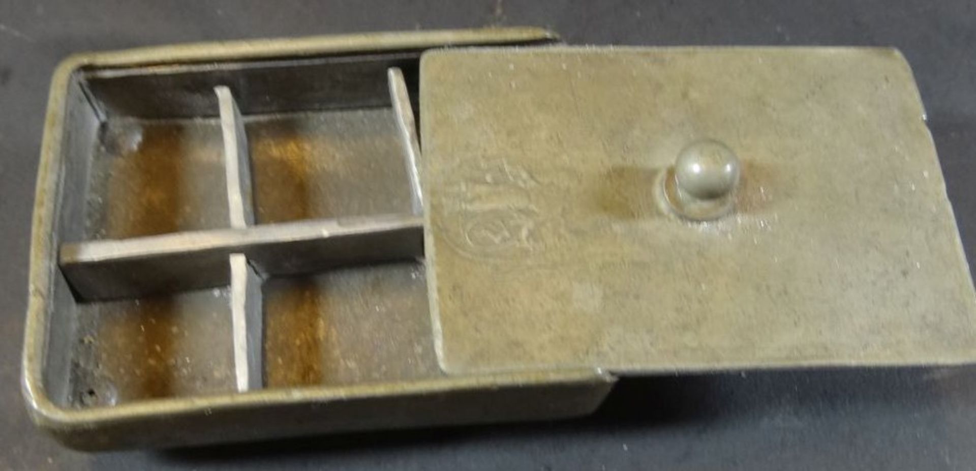 kl. Pillendose oder ähnliches, Zinn um 1780, H-2,5 cm, 6x4 cm, Schiebedeckel - Bild 3 aus 5