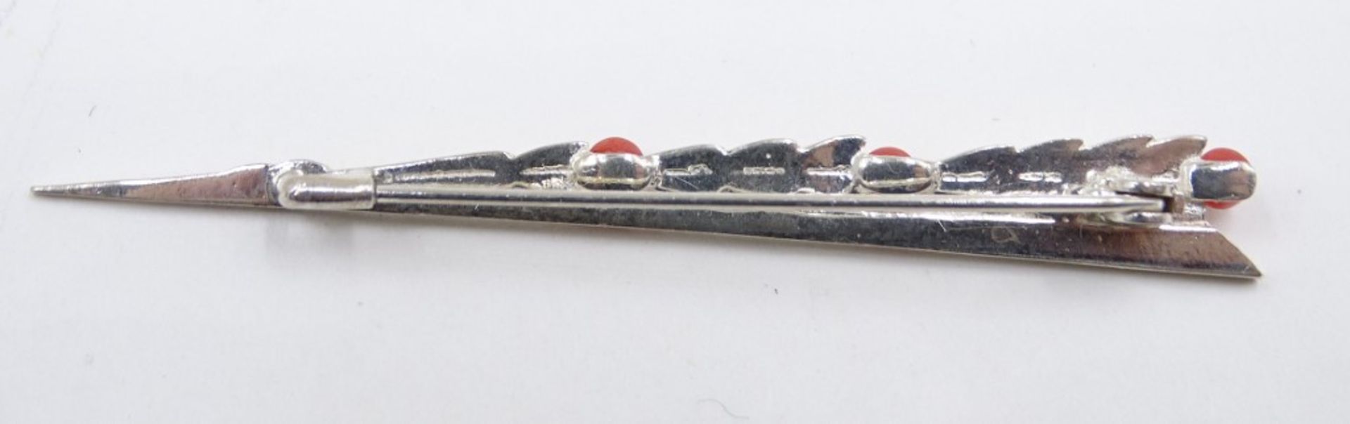 Nadel und Ring mit Korallenbesatz, L. Nadel: 6,5, RG 49/50, zus. 4 gr., mit Altersspuren - Bild 3 aus 5