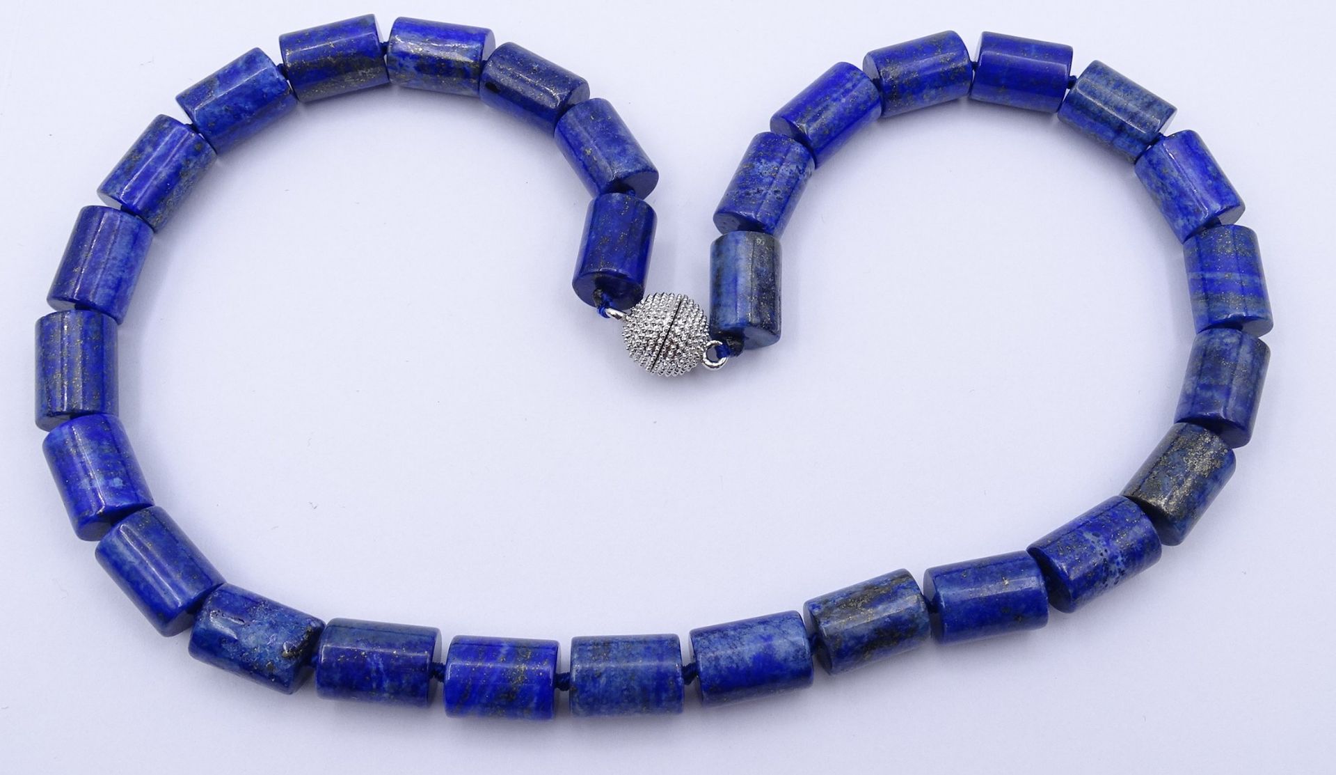 Lapislazuli Halskette mit silberfarbener Magnetschließe,L. 49cm, 108g. - Bild 2 aus 4