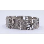 Schweres Armband aus 835er-Silber, gemarkt, L. 19 cm, B. 2 cm, 56,6 gr.