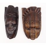 2 kleine Holzmasken, Afrika? 19 x 12 und 20,5 x 9,5 cm
