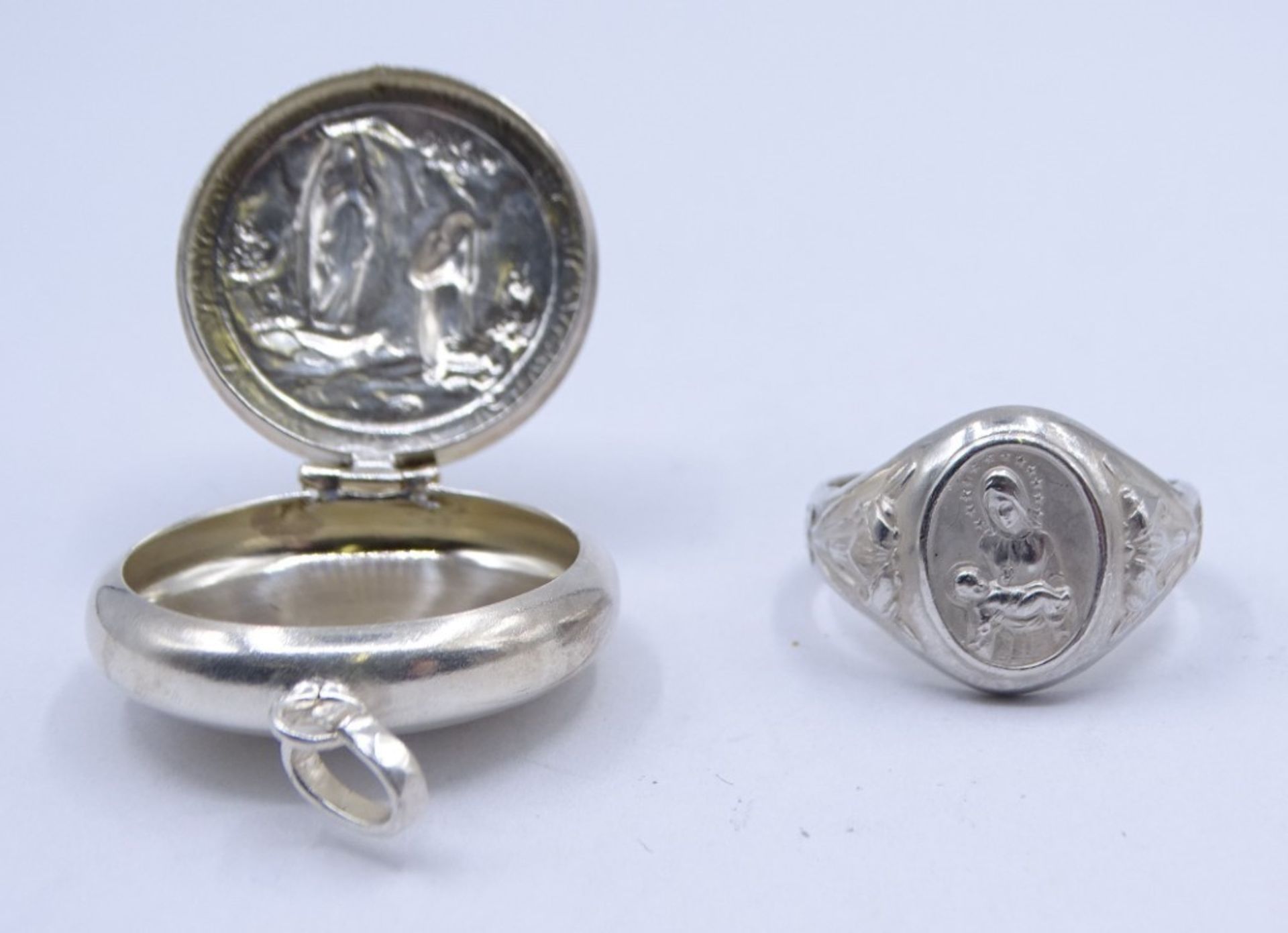 800er-Silberring und Medaillondöschen aus Metall mit Mariendarstellungen, Ring: 4,7 gr., RG 59, Ø M - Bild 3 aus 5