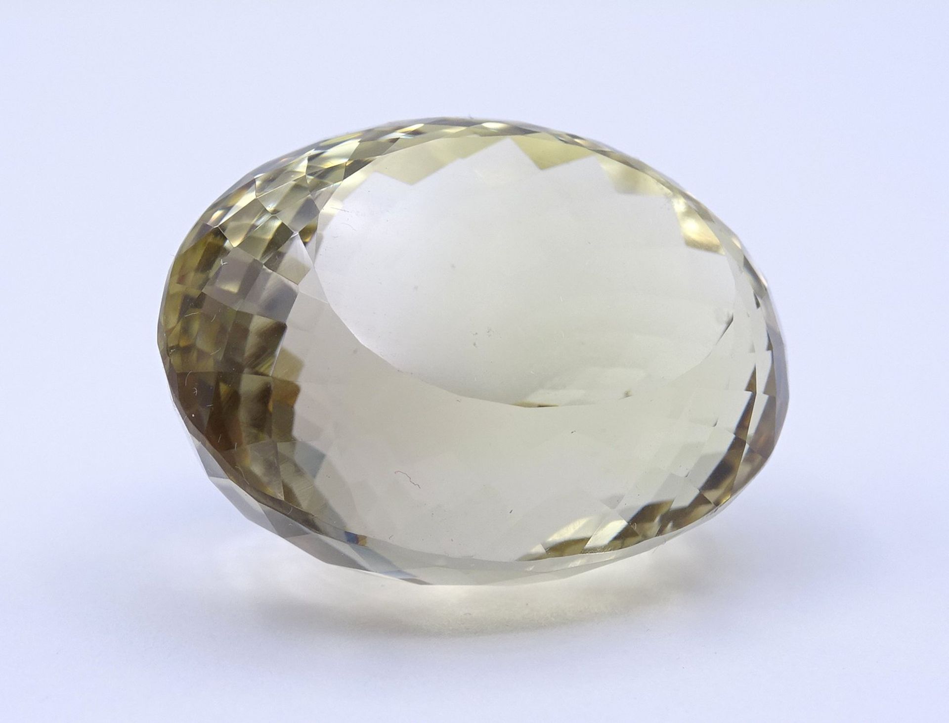 Oval facc. Lemon Citrin, 134,45ct. 35,3x27,7x20,9mm - Bild 2 aus 5