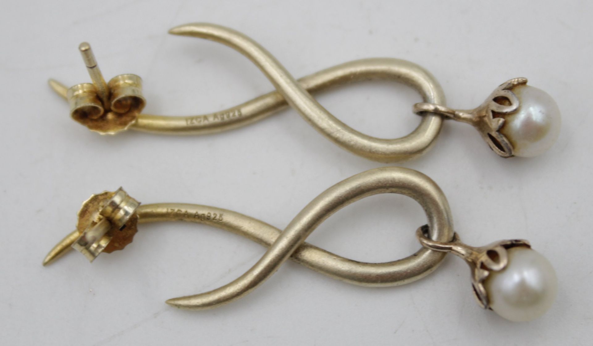 Ein Paar Ohrstecker mit Perle , Silber 925 vergoldet , L-4,5 cm G-5,2 gr. - Bild 4 aus 5