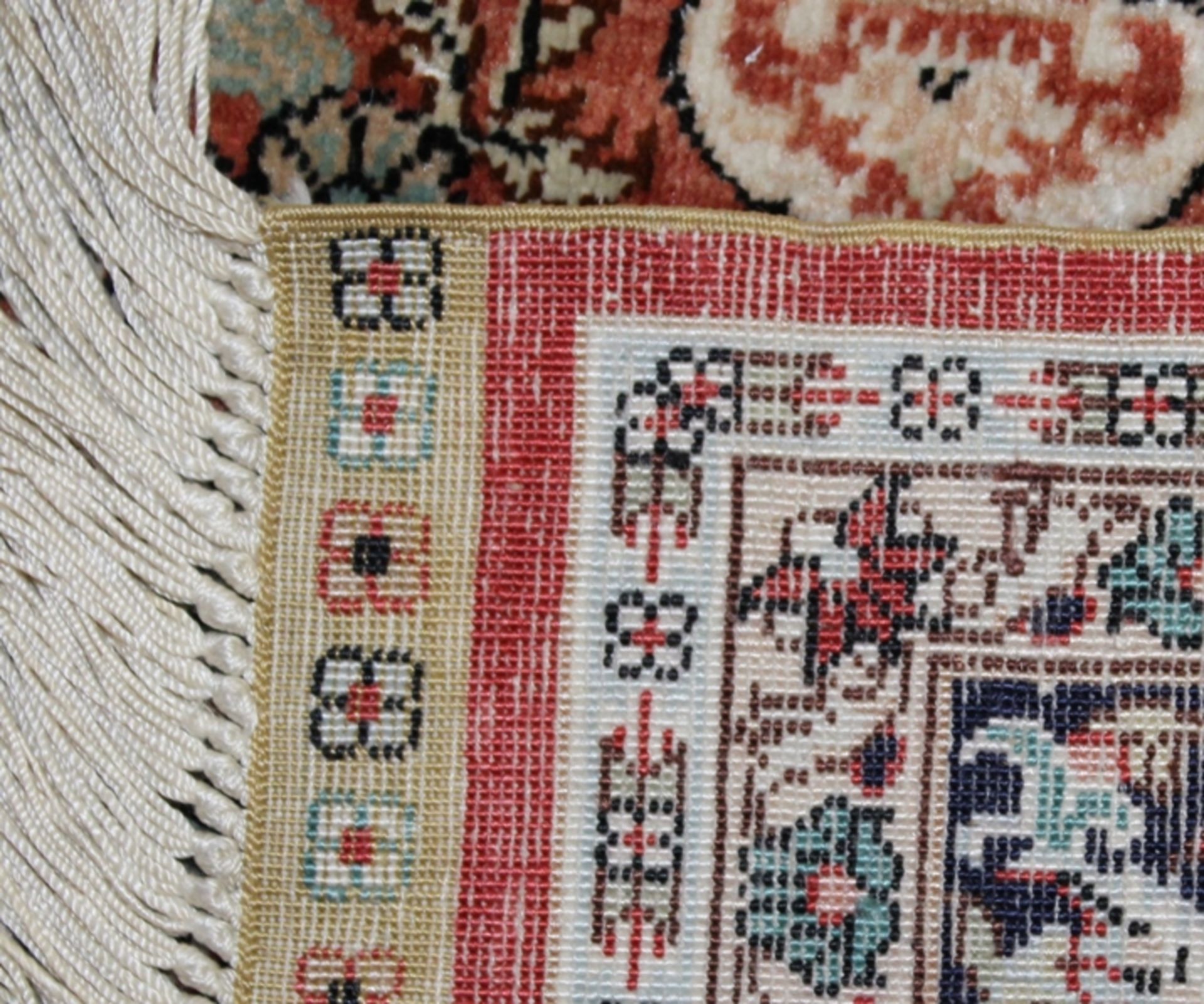 Orient-Seidenteppich, rotgrundig, guter Zustand, ca. 160 x 95cm. - Bild 3 aus 3