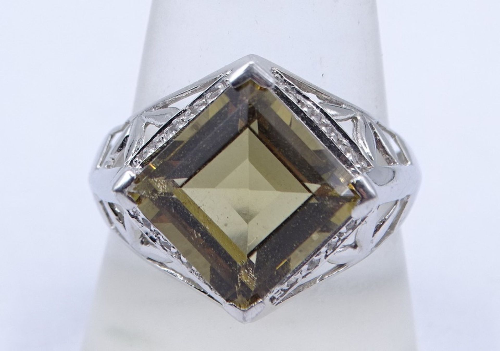 Ring aus 925er-Silber mit gelbem fac. Stein, RG 62, 5,24 gr.