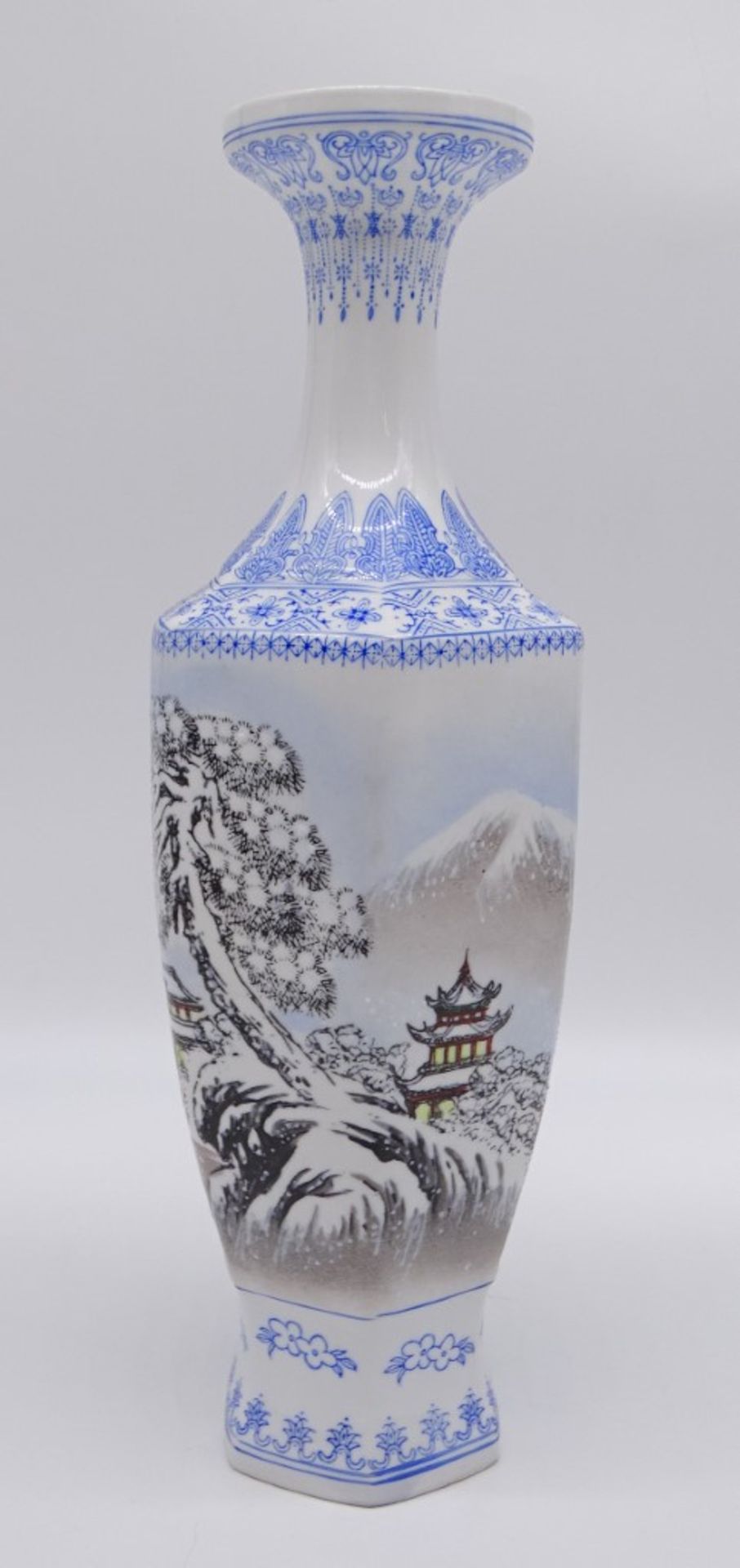 Chinesische Vase, Unterseite gemarkt, H. 30,7 cm, leichte Altersspuren - Image 2 of 8