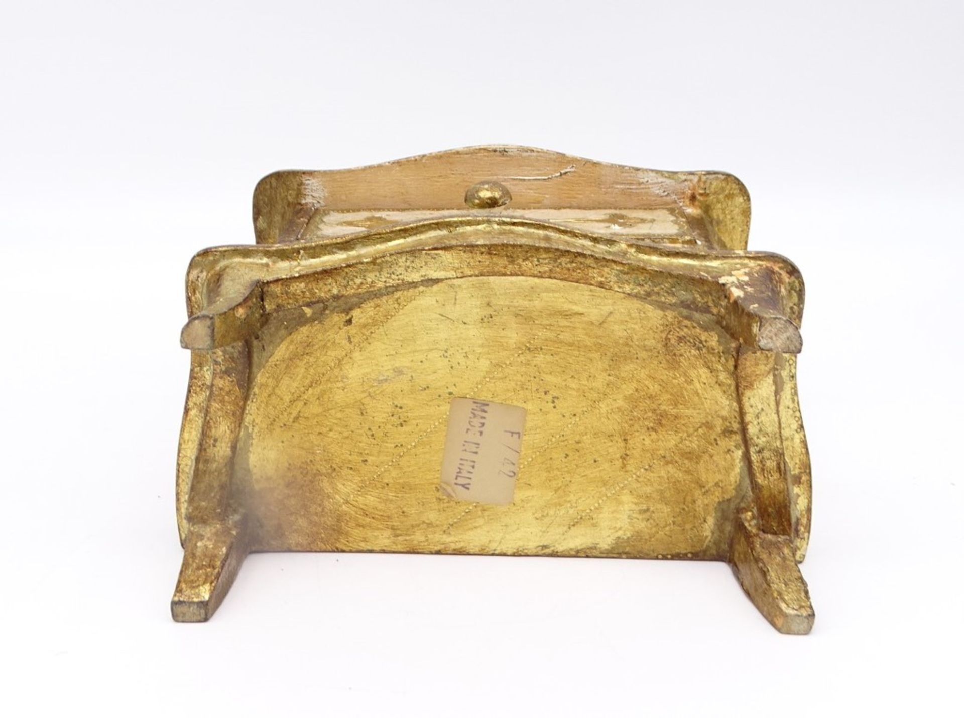 Kleine Holzkommode mit zwei Schubladen, weiß und goldfarben bemalt, Italien, ca. 19 x 14 x 11 cm, m - Bild 7 aus 7